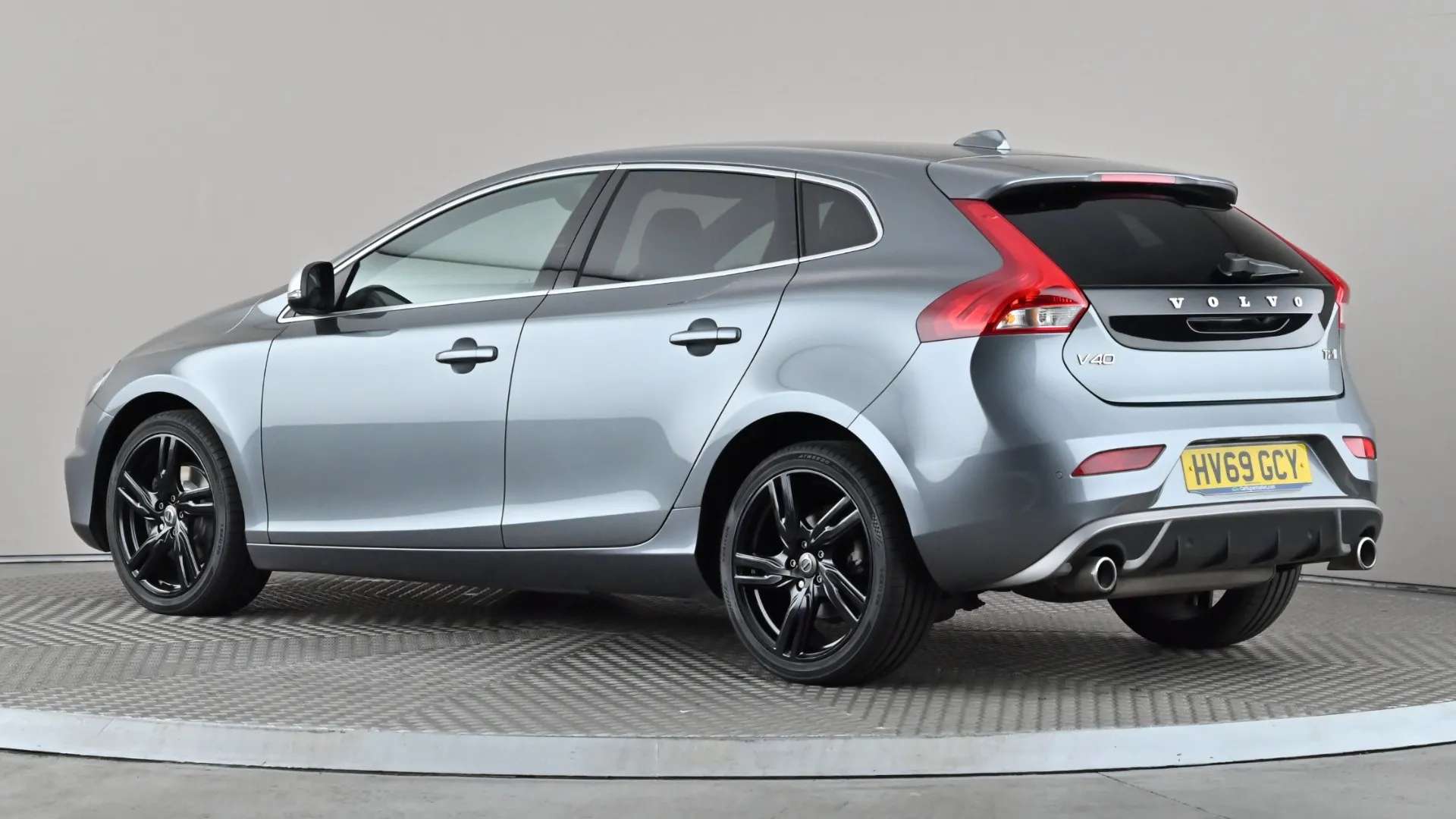 2019 VOLVO V40 2019 VOLVO V40