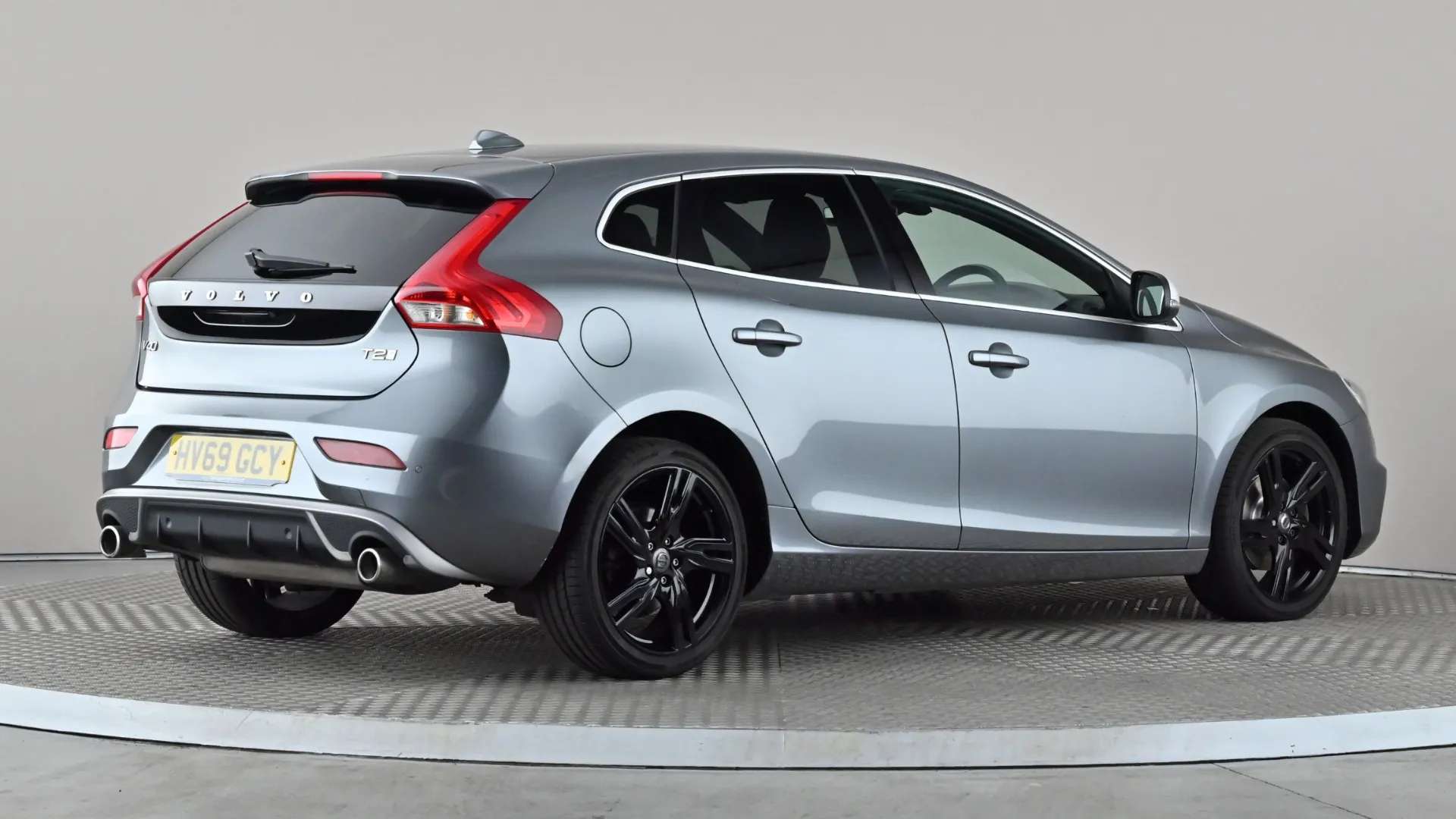 2019 VOLVO V40 2019 VOLVO V40