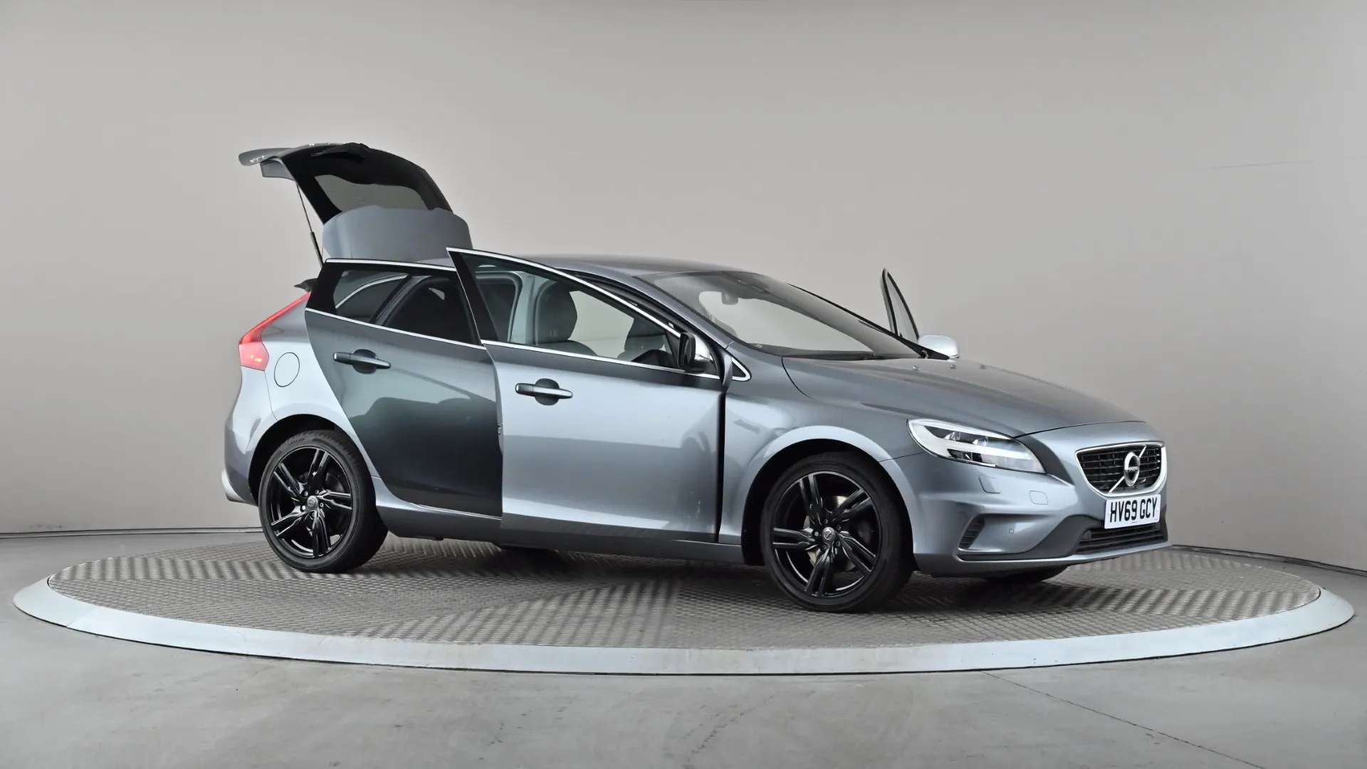 2019 VOLVO V40 2019 VOLVO V40
