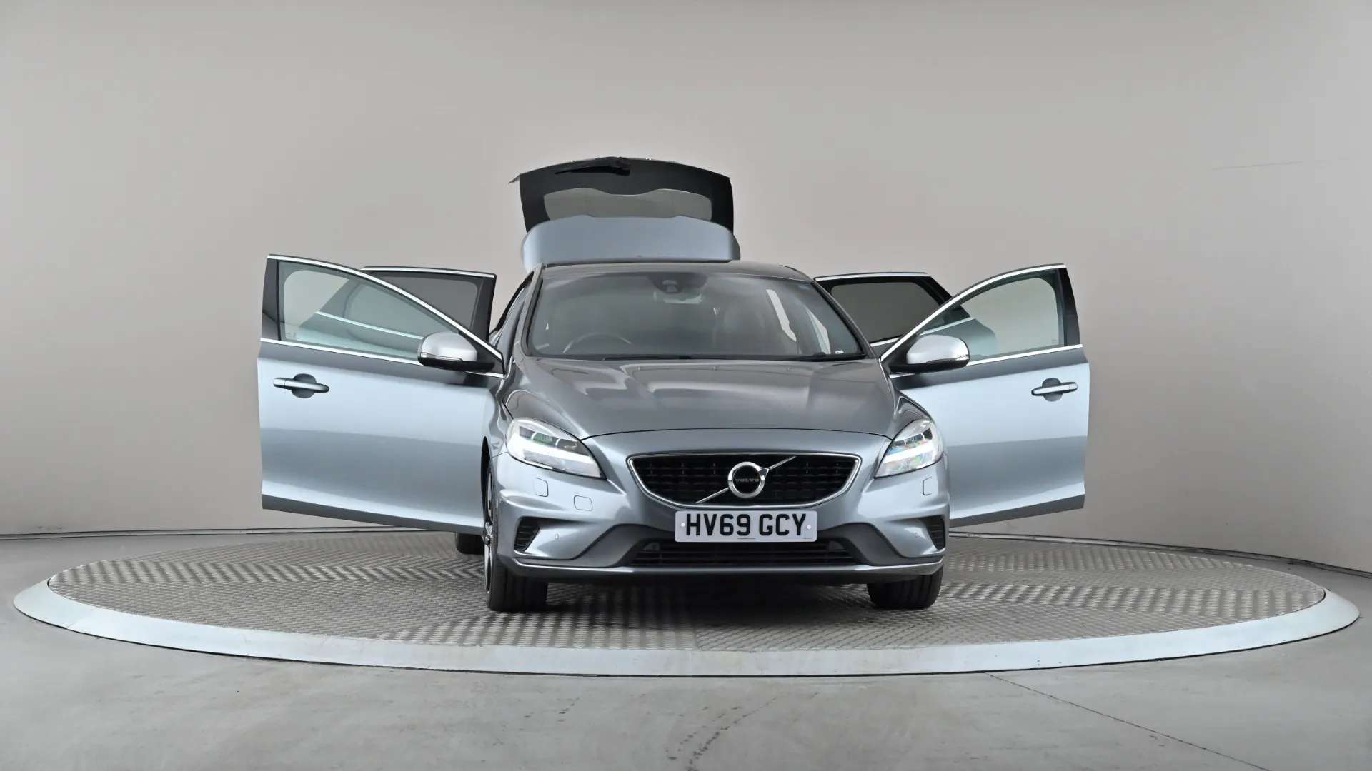 2019 VOLVO V40 2019 VOLVO V40