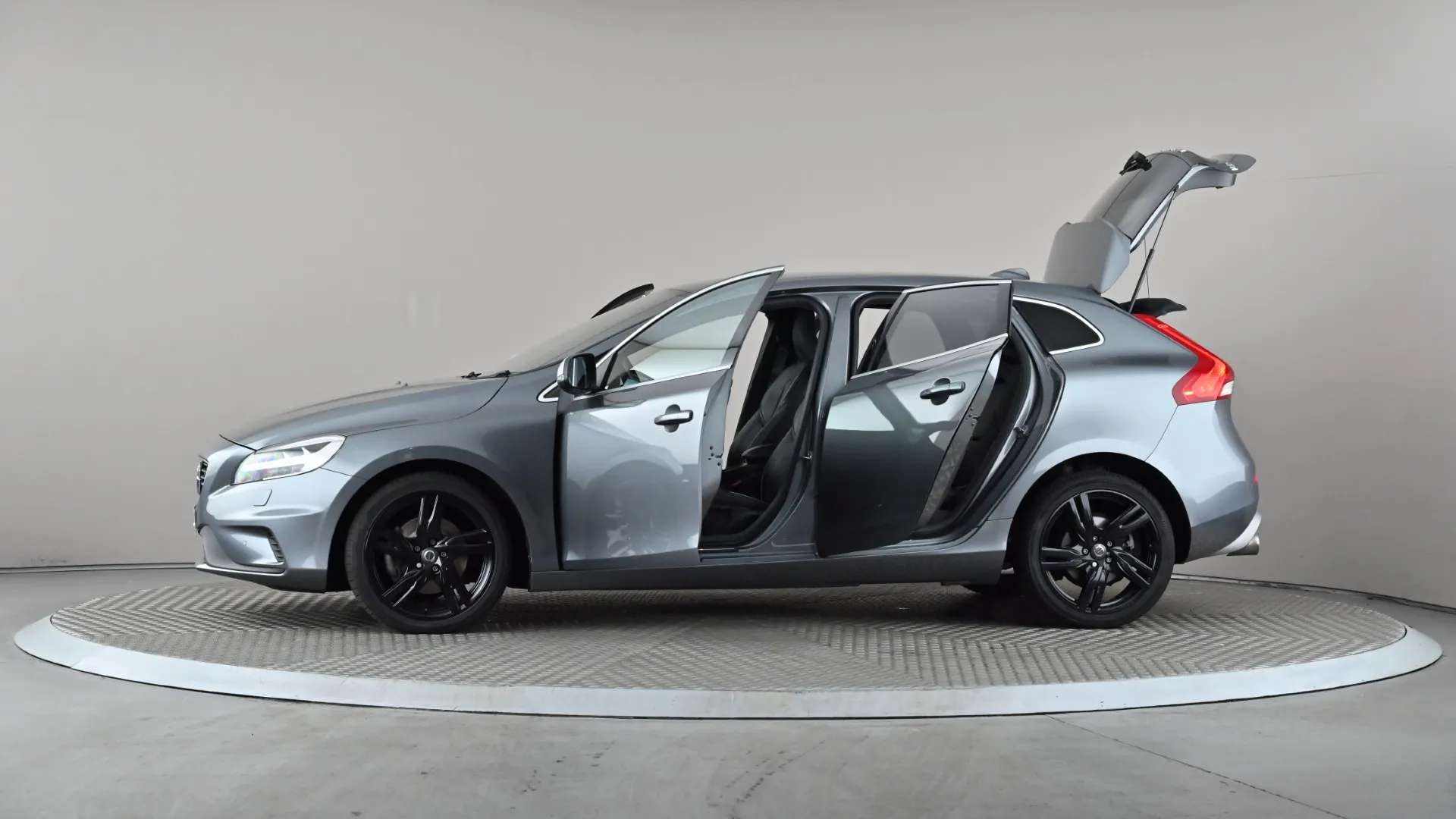 2019 VOLVO V40 2019 VOLVO V40