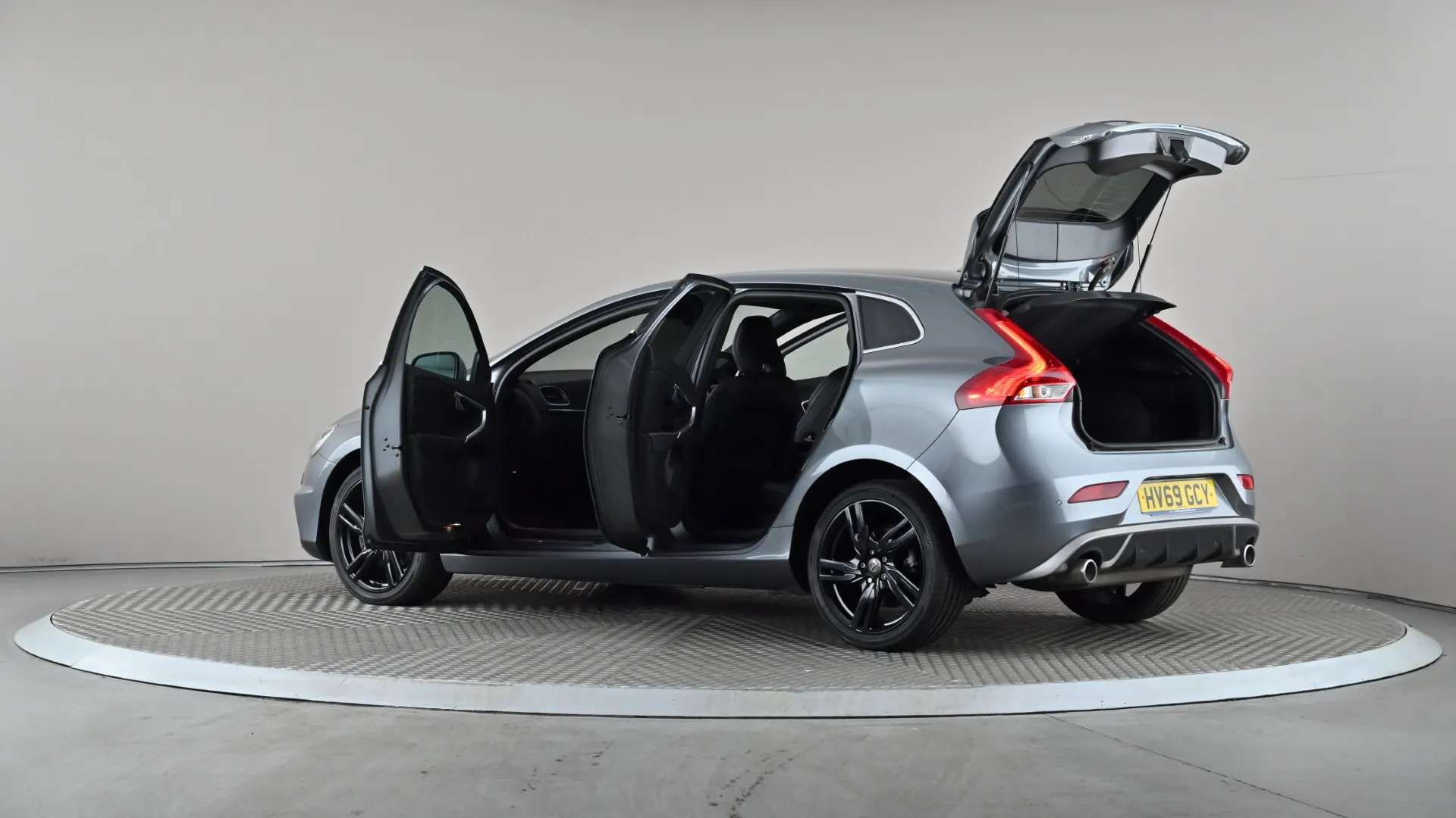 2019 VOLVO V40 2019 VOLVO V40