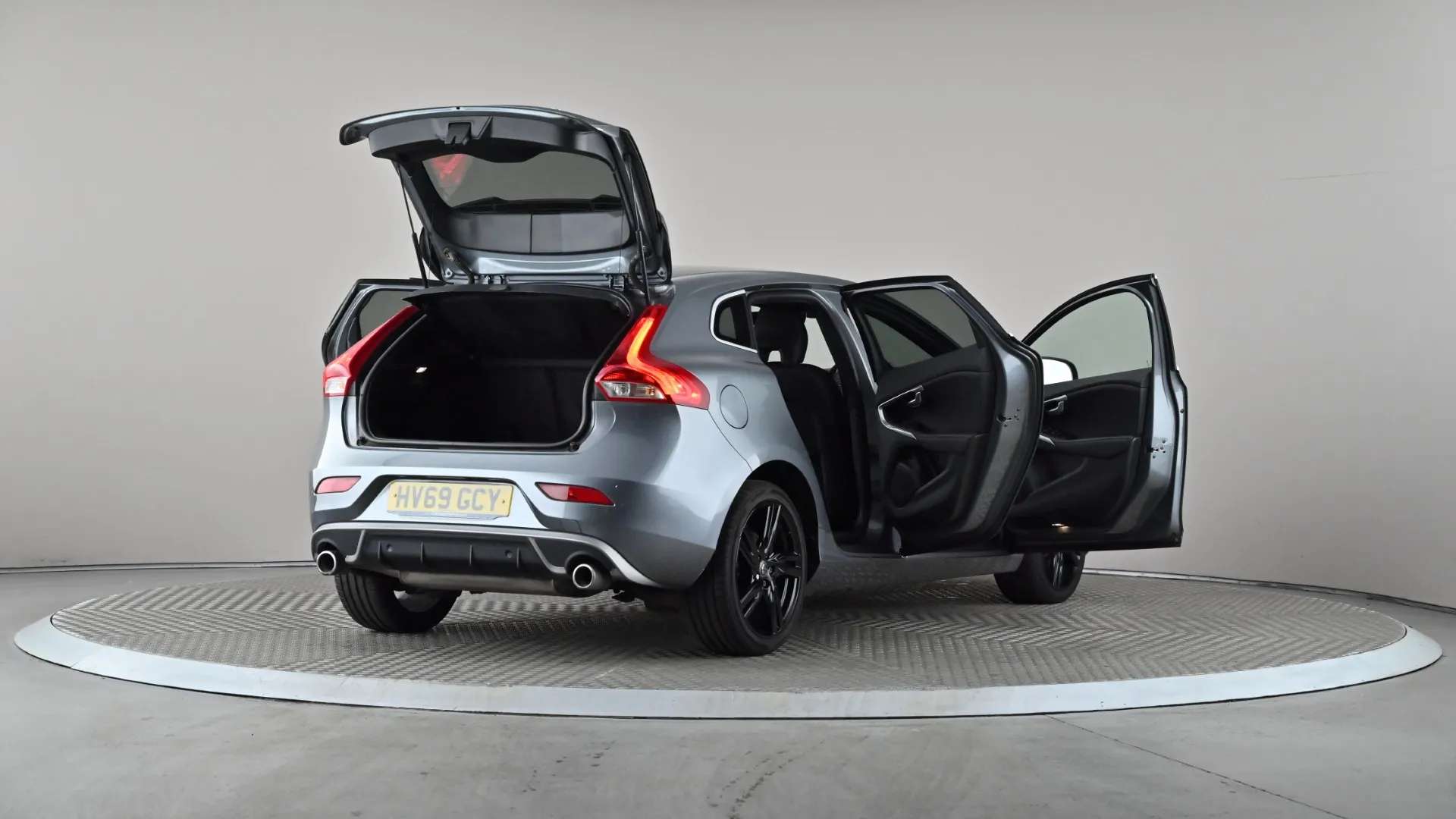 2019 VOLVO V40 2019 VOLVO V40
