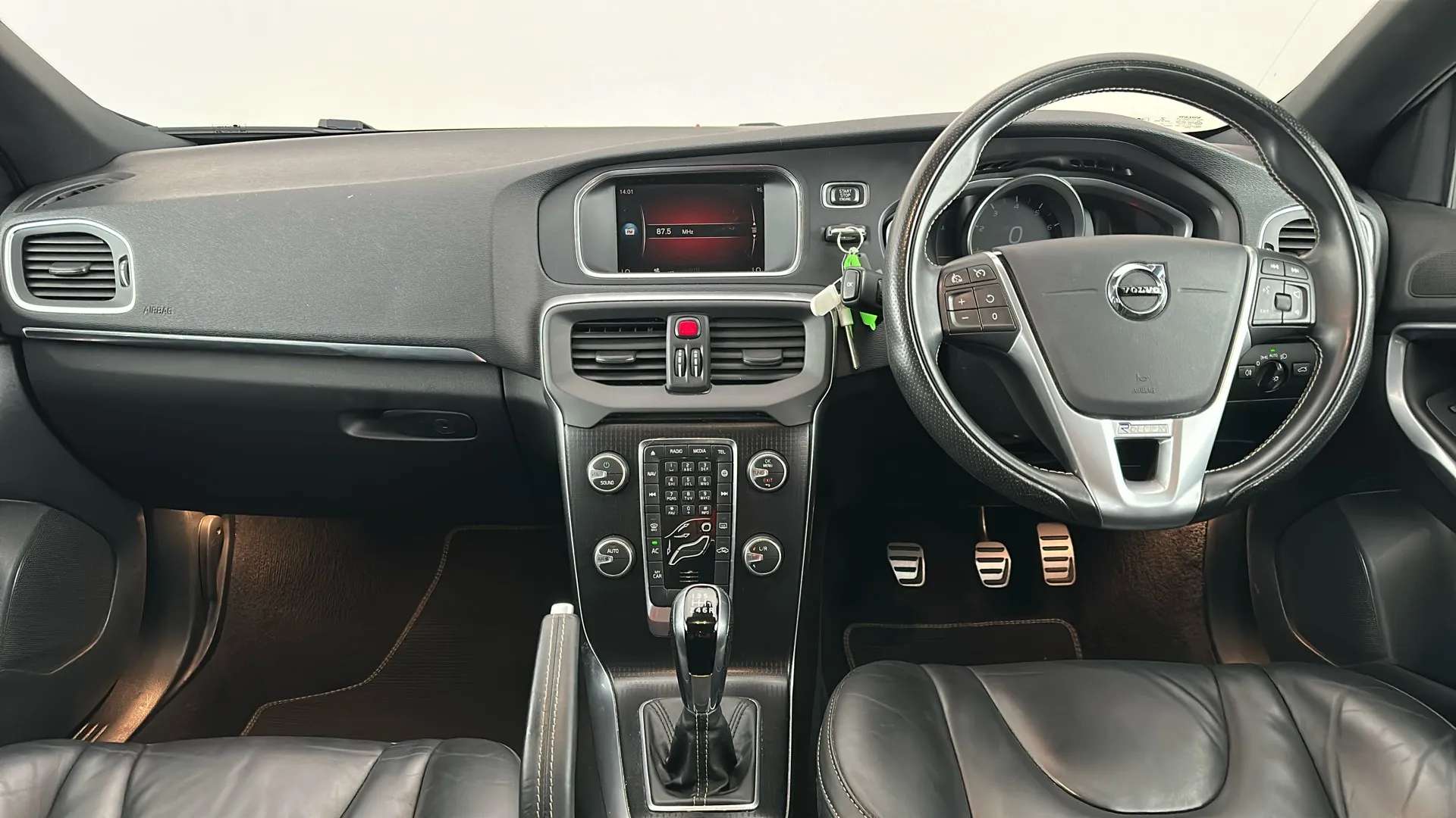 2019 VOLVO V40 2019 VOLVO V40