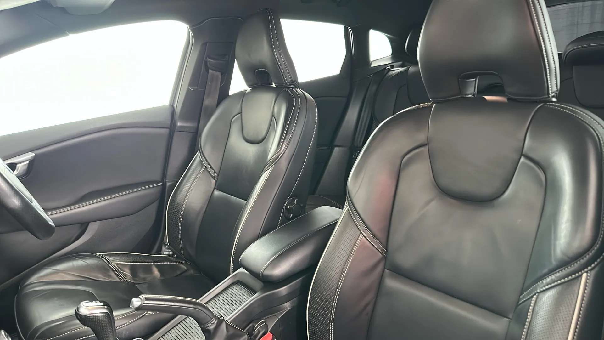 2019 VOLVO V40 2019 VOLVO V40