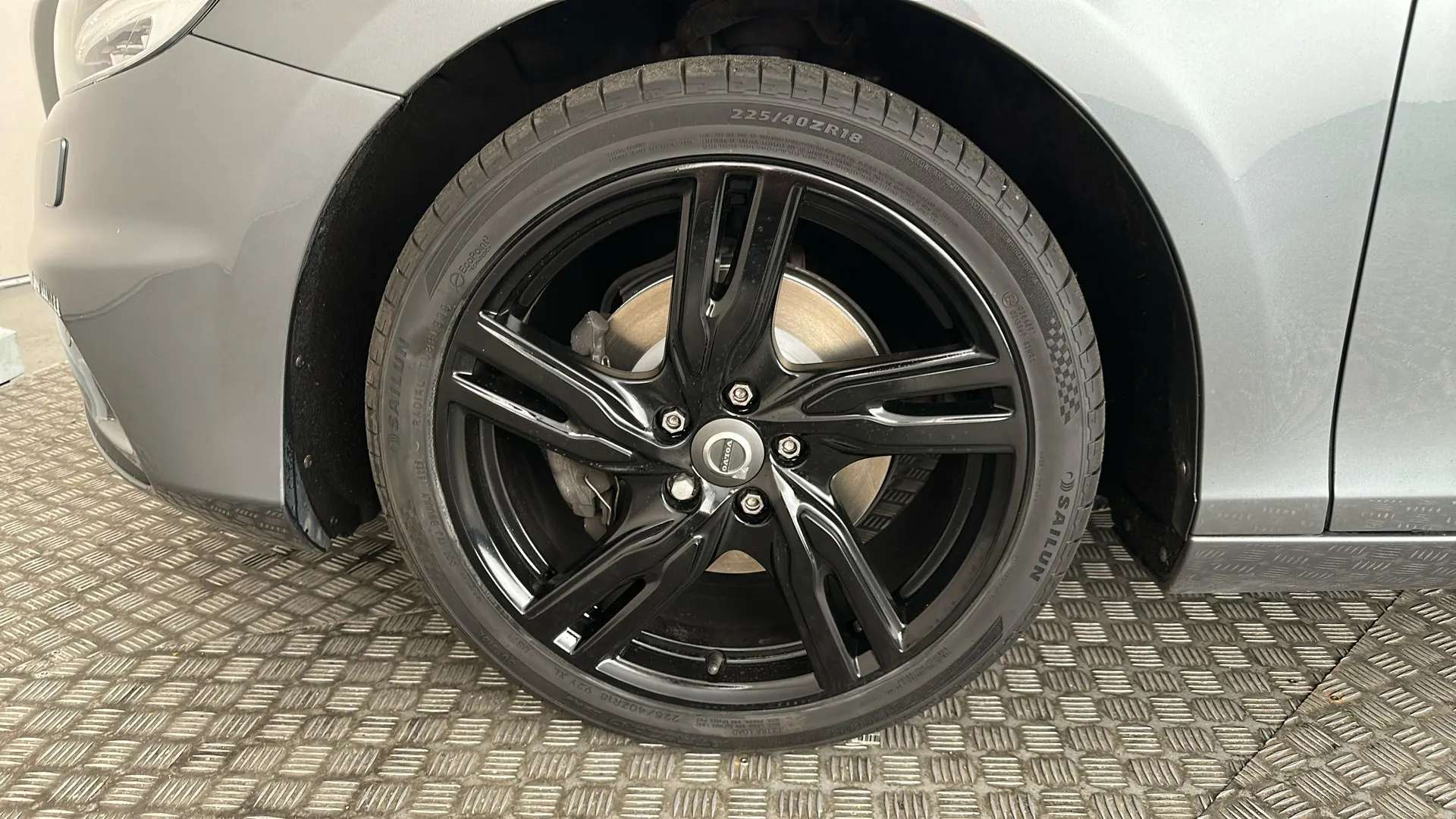 2019 VOLVO V40 2019 VOLVO V40