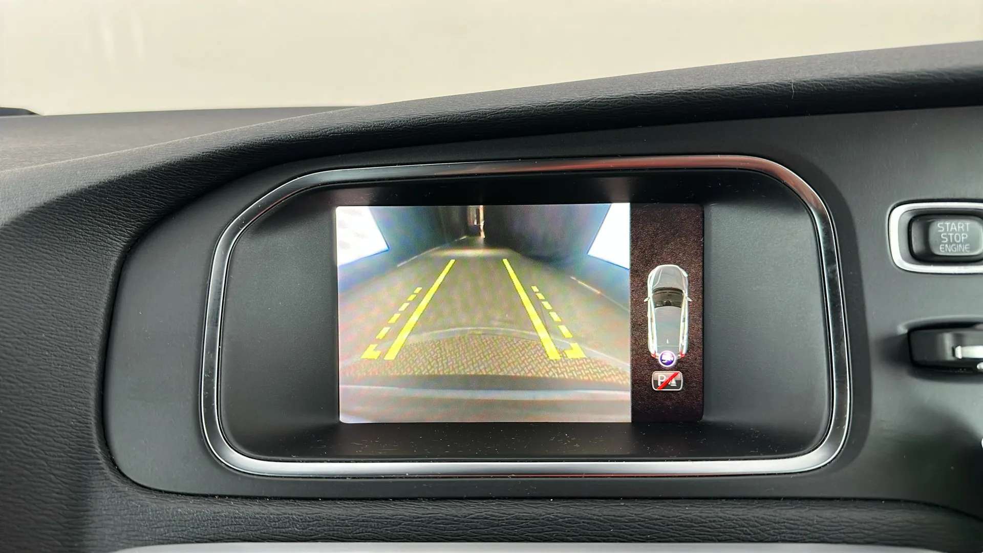 2019 VOLVO V40 2019 VOLVO V40