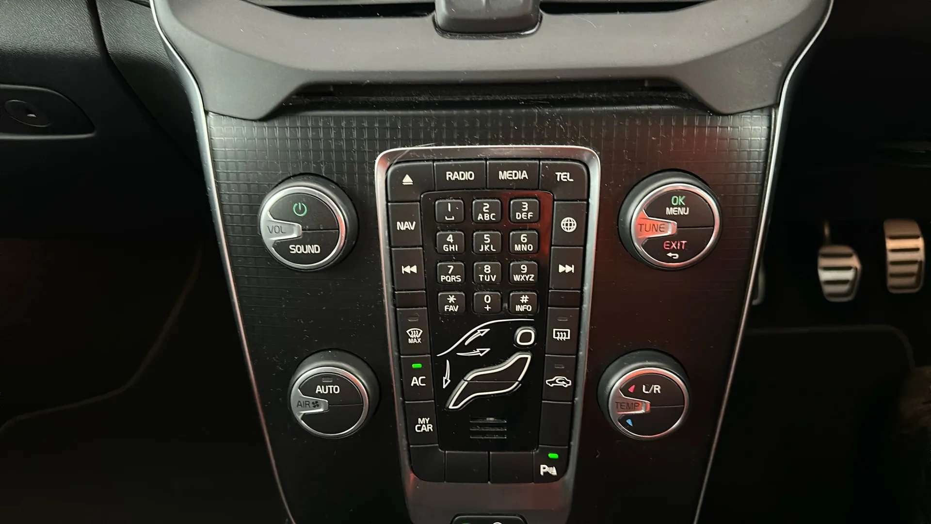 2019 VOLVO V40 2019 VOLVO V40
