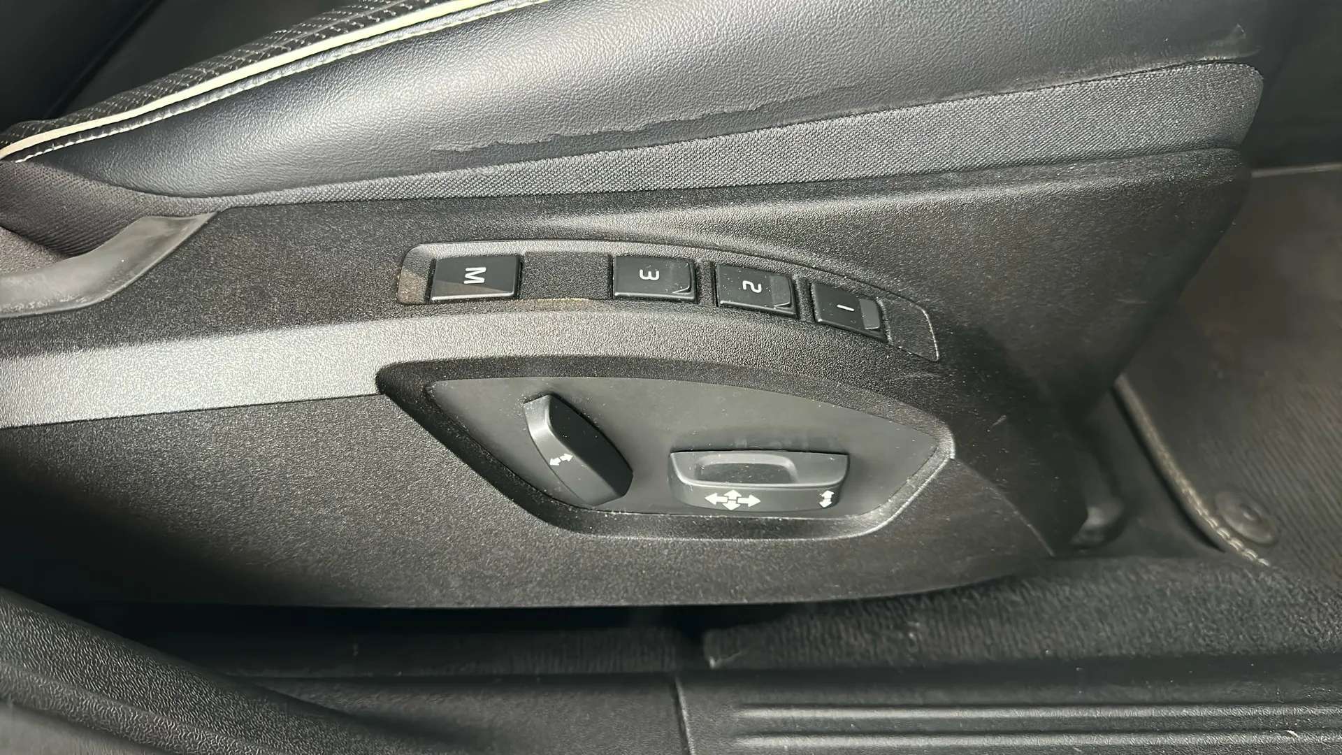 2019 VOLVO V40 2019 VOLVO V40