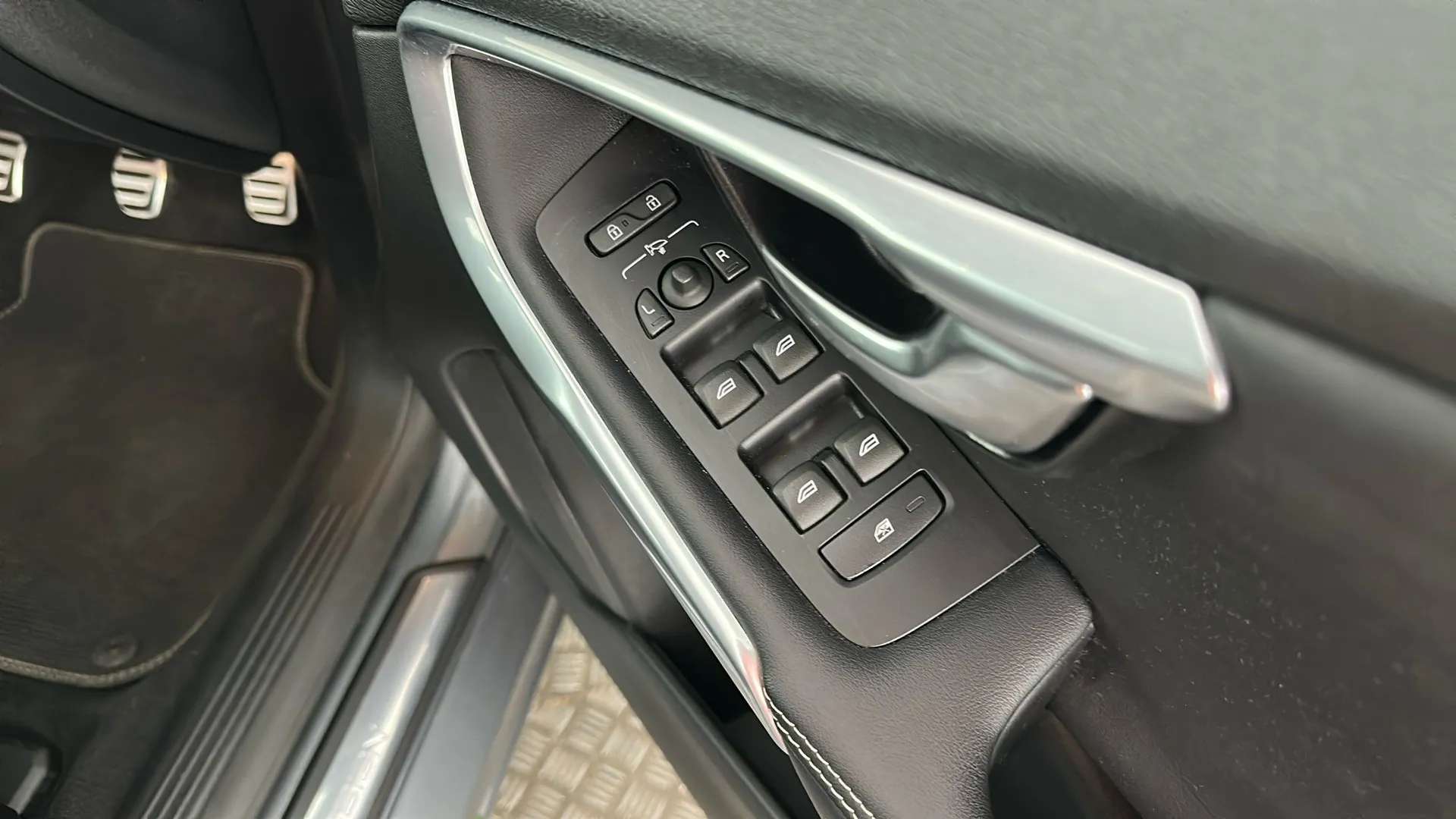 2019 VOLVO V40 2019 VOLVO V40