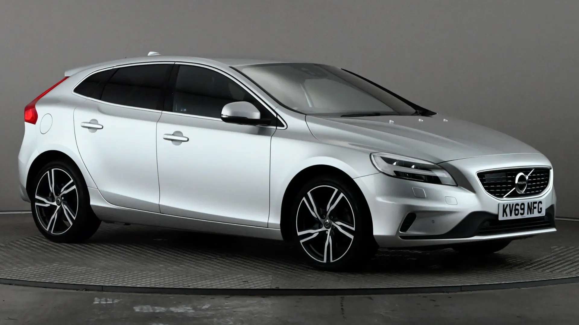 2019 VOLVO V40 2019 VOLVO V40