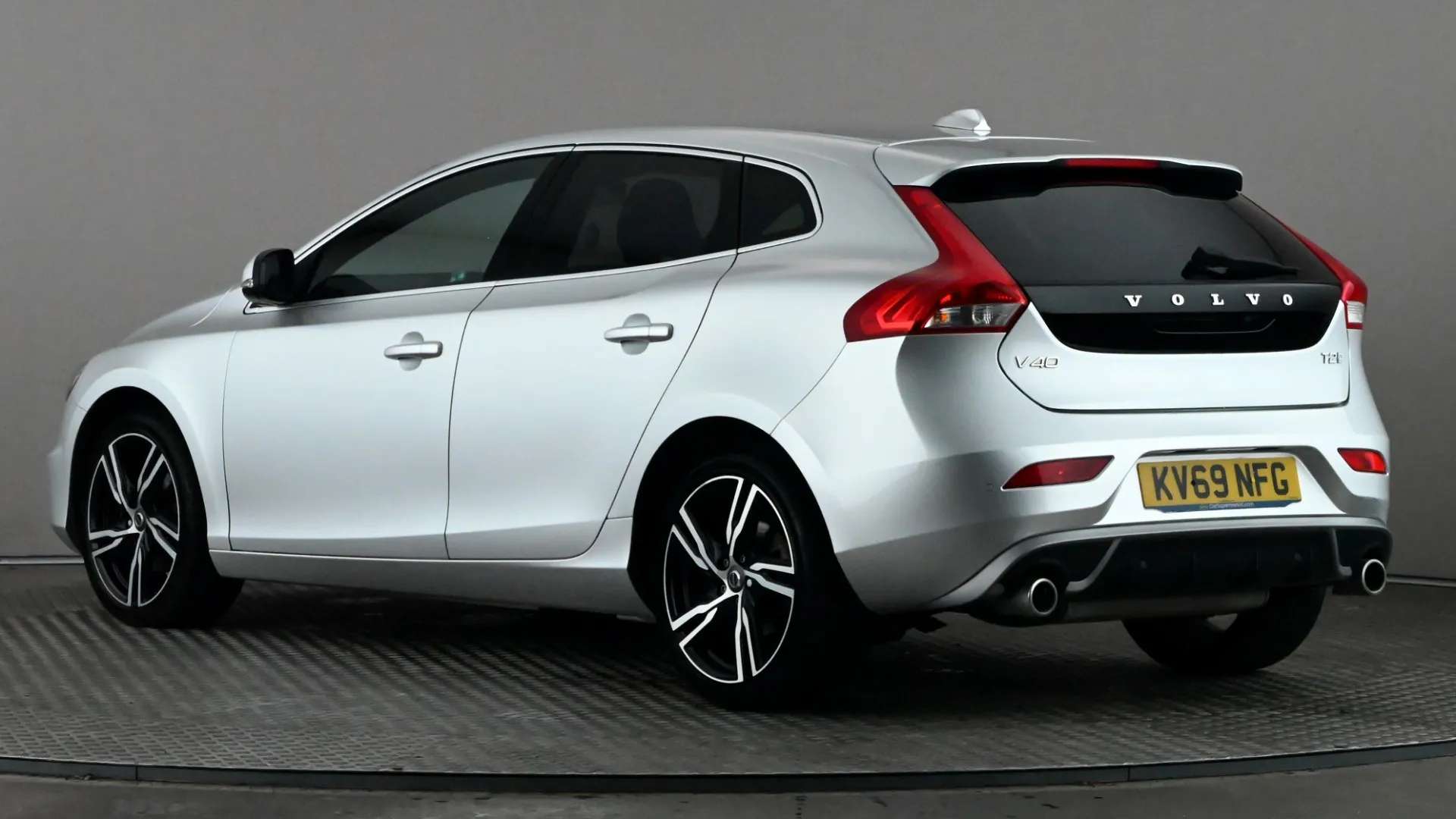 2019 VOLVO V40 2019 VOLVO V40