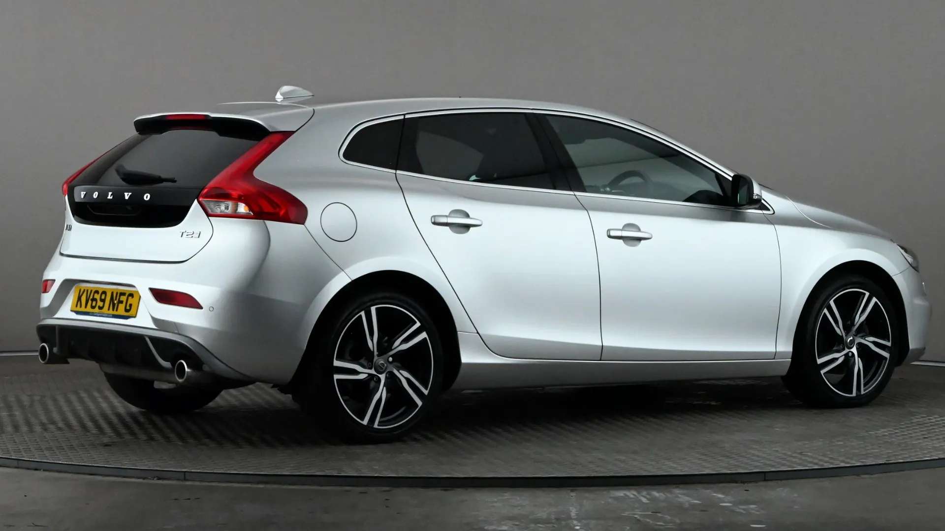 2019 VOLVO V40 2019 VOLVO V40