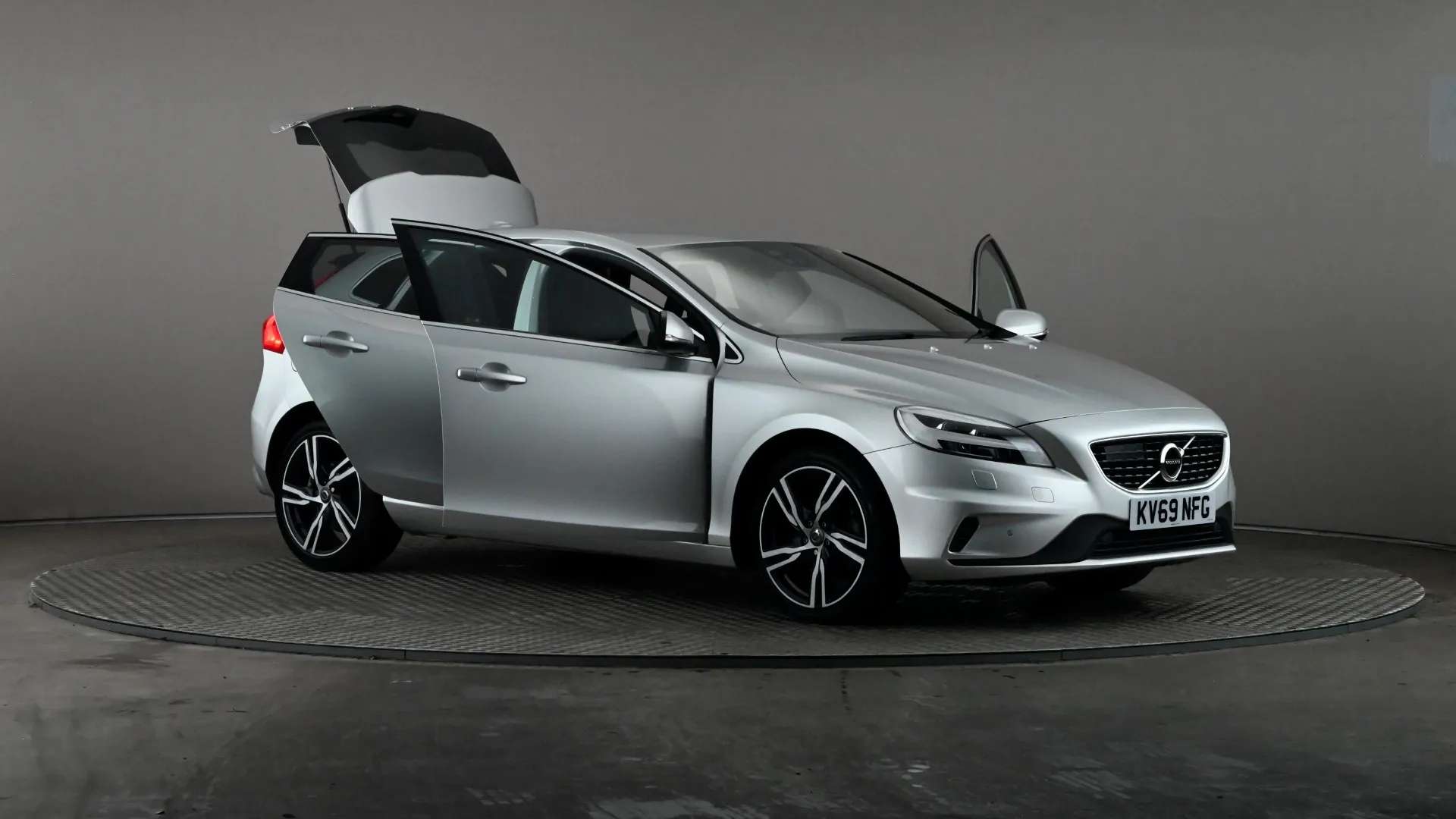 2019 VOLVO V40 2019 VOLVO V40