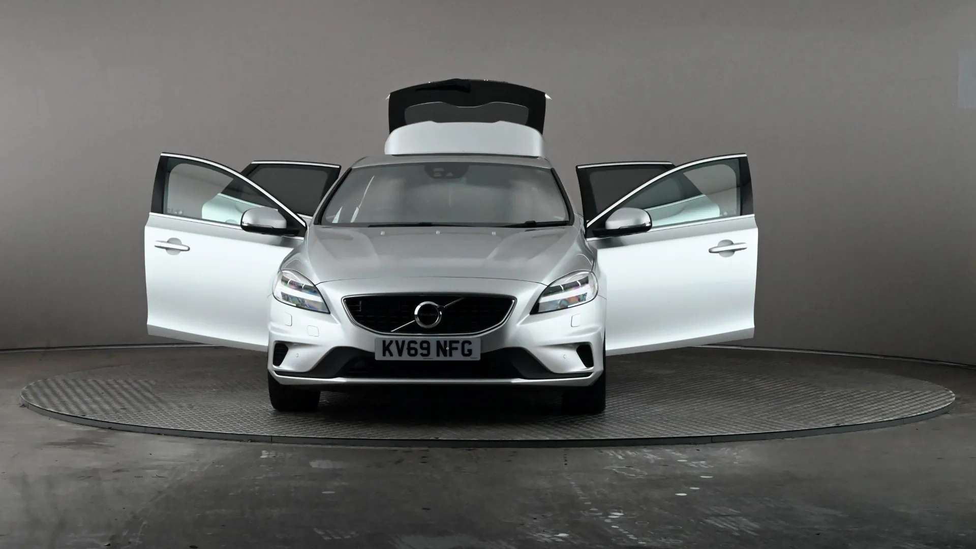 2019 VOLVO V40 2019 VOLVO V40