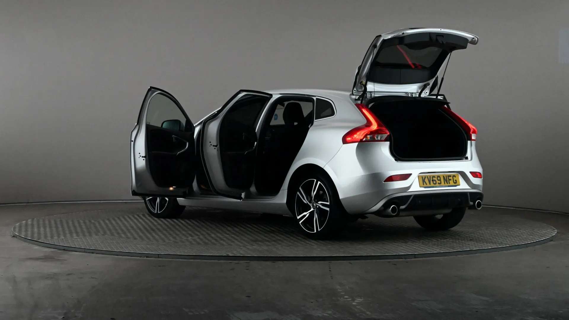 2019 VOLVO V40 2019 VOLVO V40