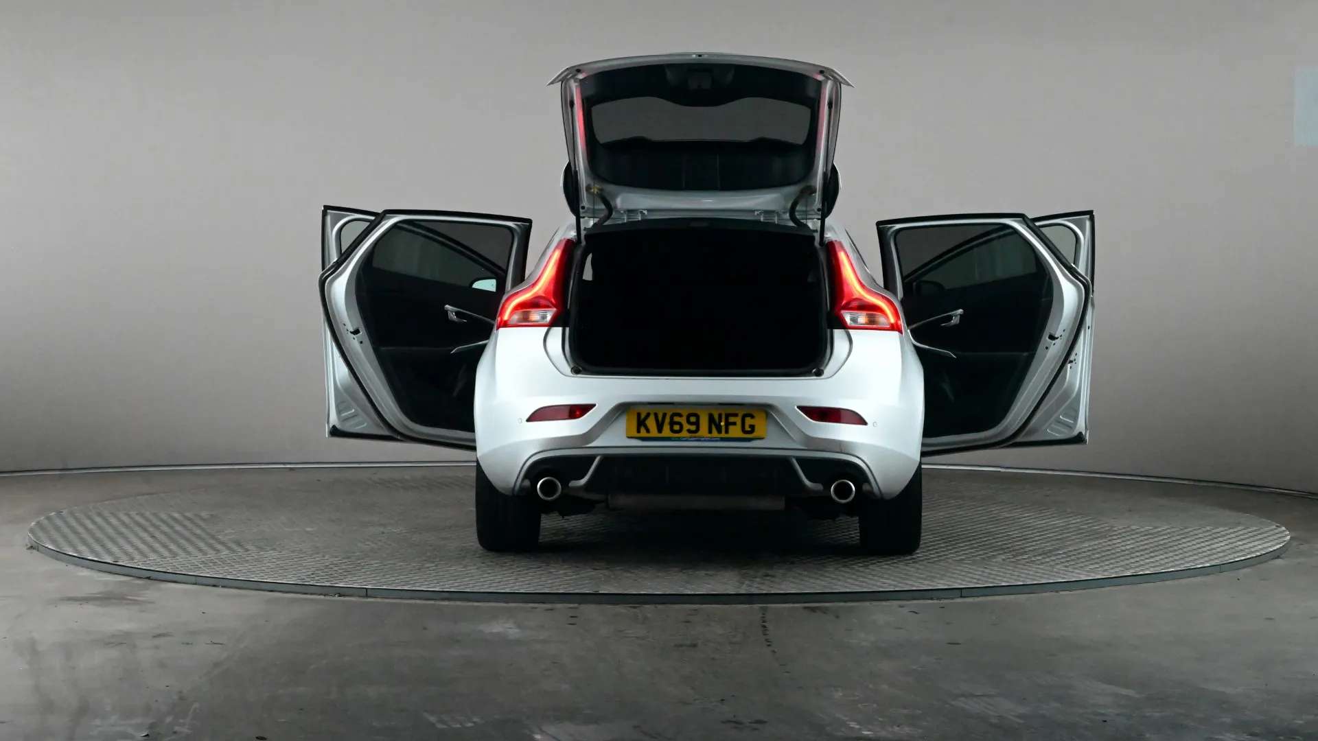 2019 VOLVO V40 2019 VOLVO V40