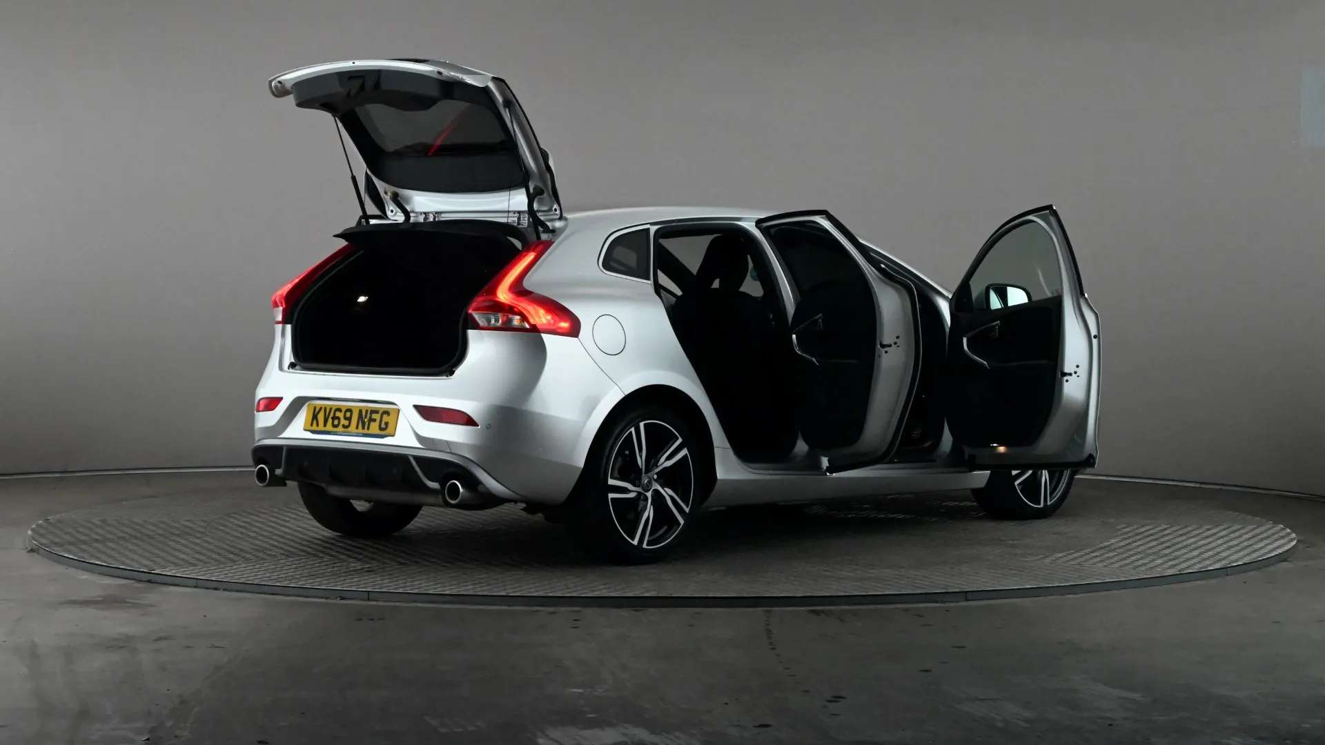 2019 VOLVO V40 2019 VOLVO V40