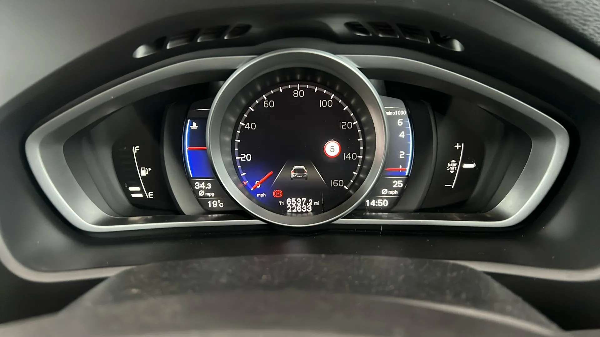 2019 VOLVO V40 2019 VOLVO V40