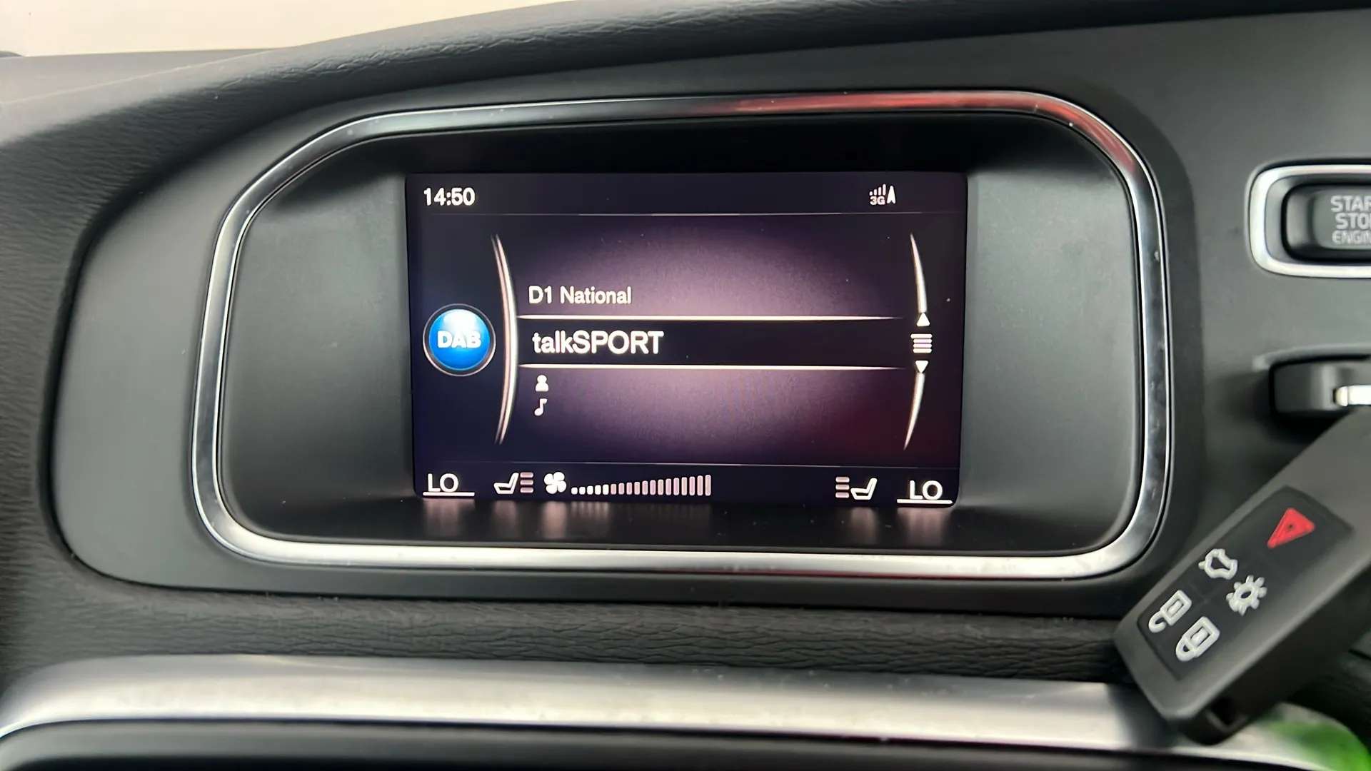 2019 VOLVO V40 2019 VOLVO V40