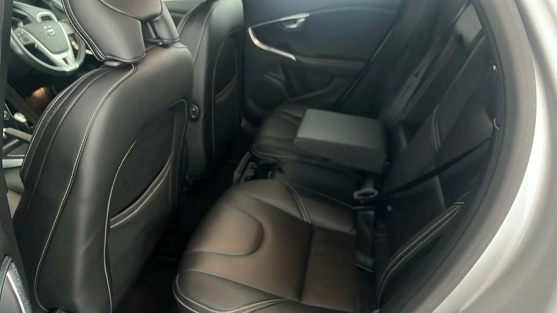 2019 VOLVO V40 2019 VOLVO V40