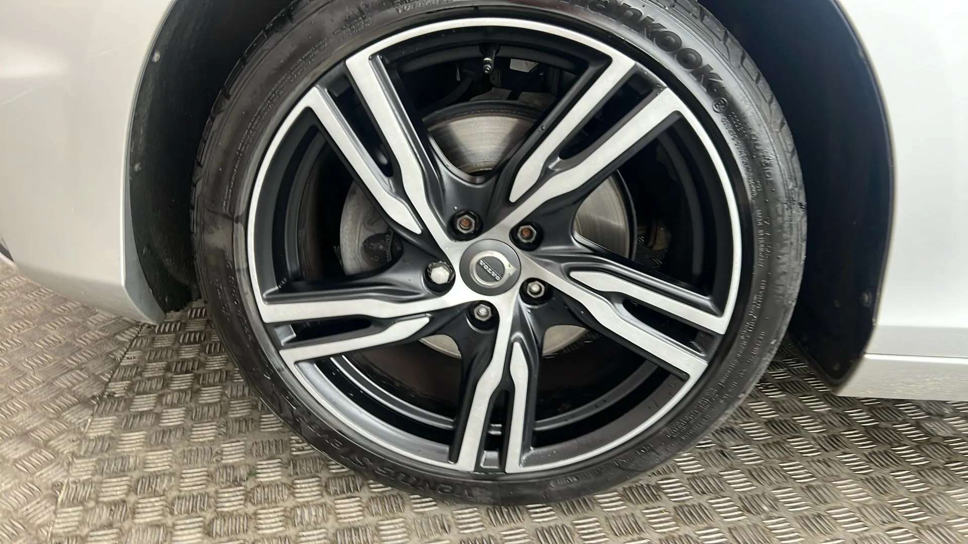 2019 VOLVO V40 2019 VOLVO V40