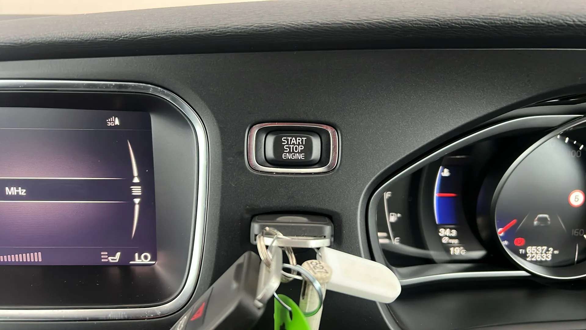 2019 VOLVO V40 2019 VOLVO V40