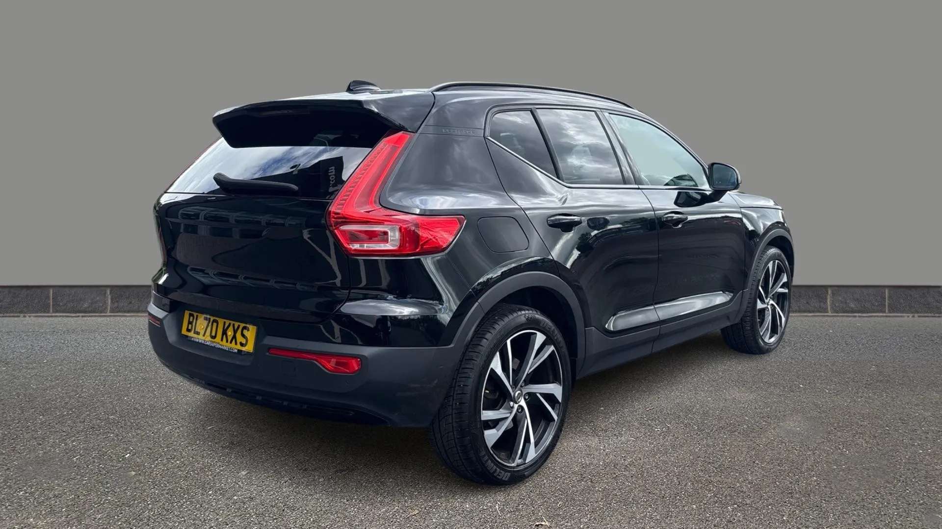2021 VOLVO XC40 2021 VOLVO XC40