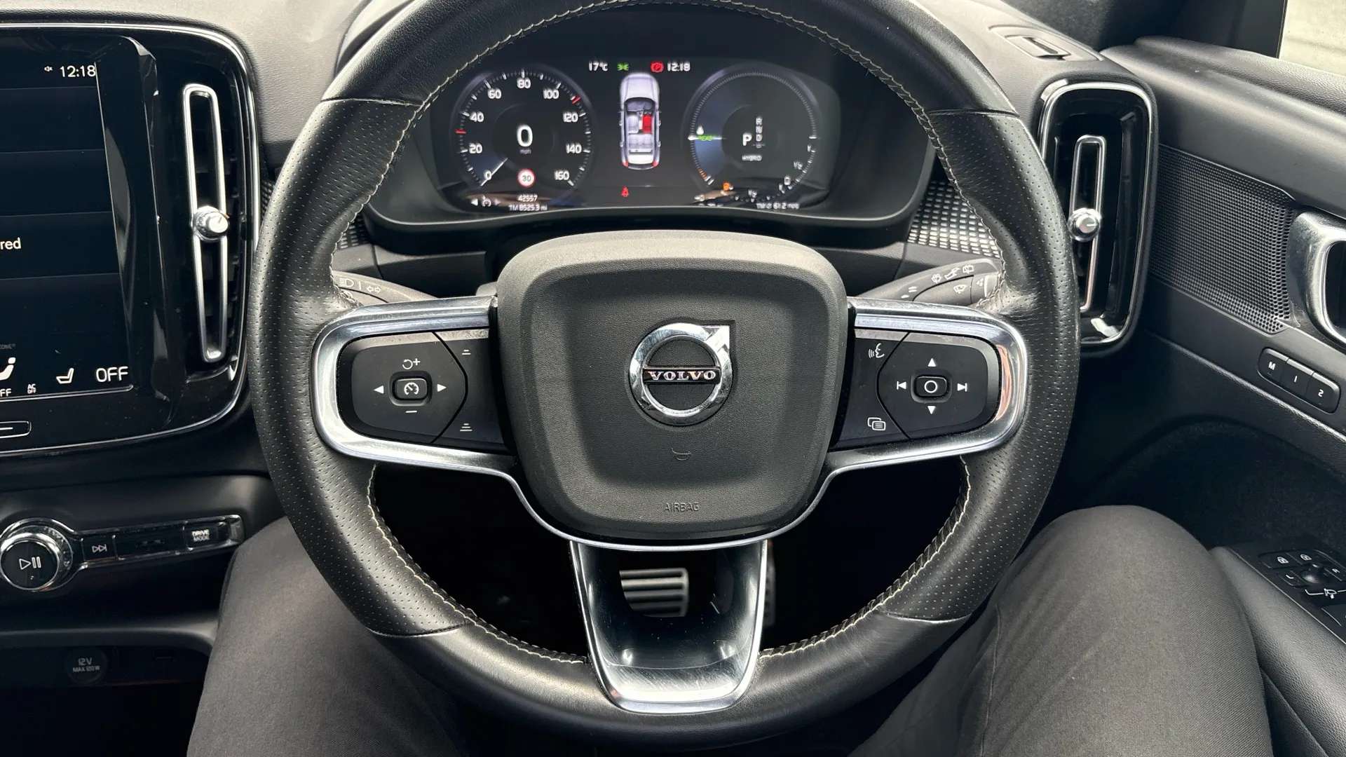 2021 VOLVO XC40 2021 VOLVO XC40