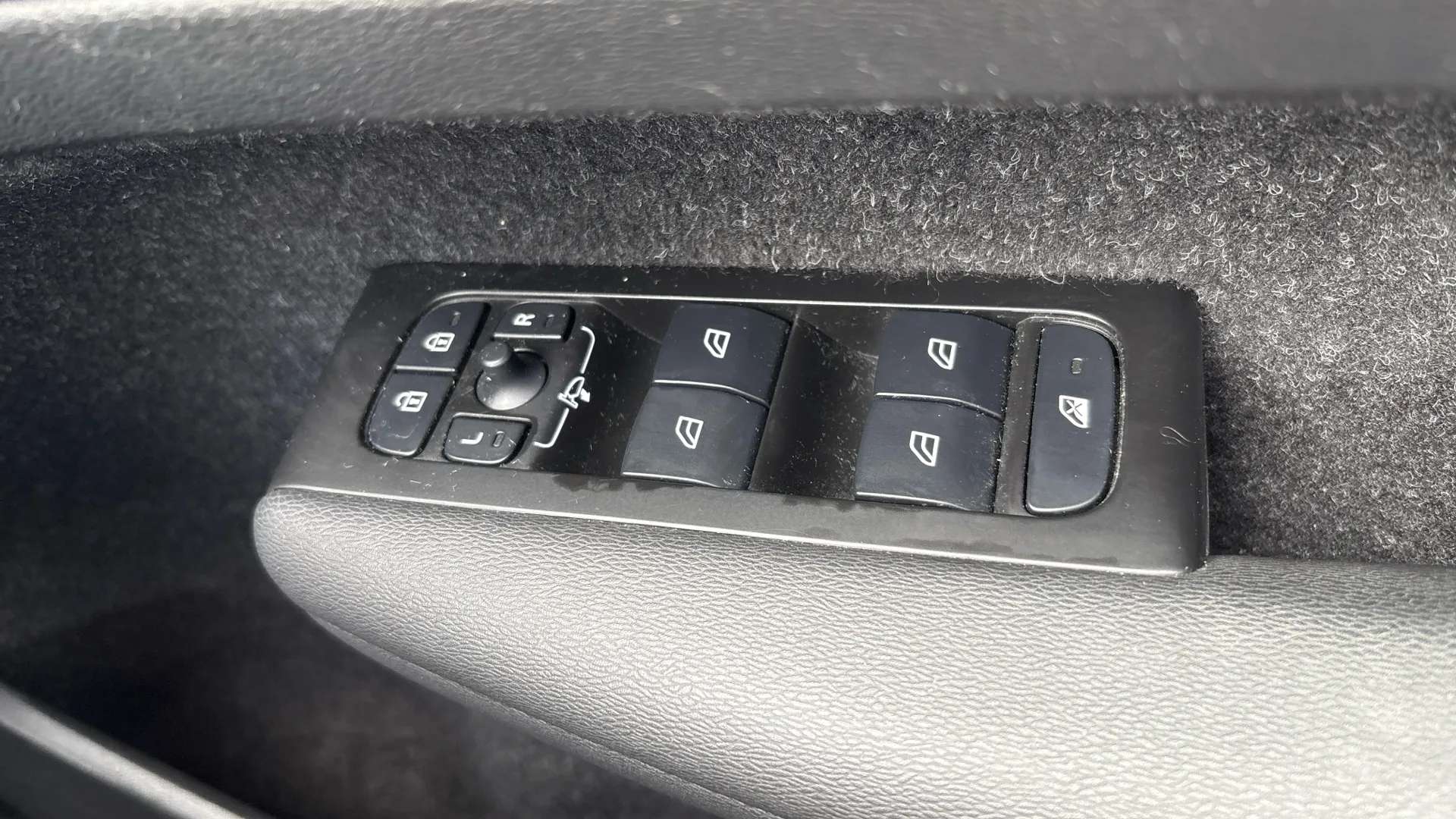 2021 VOLVO XC40 2021 VOLVO XC40