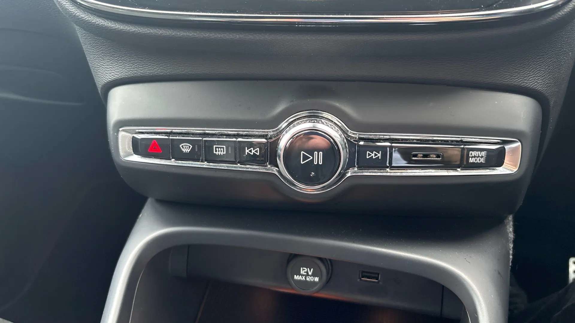 2021 VOLVO XC40 2021 VOLVO XC40