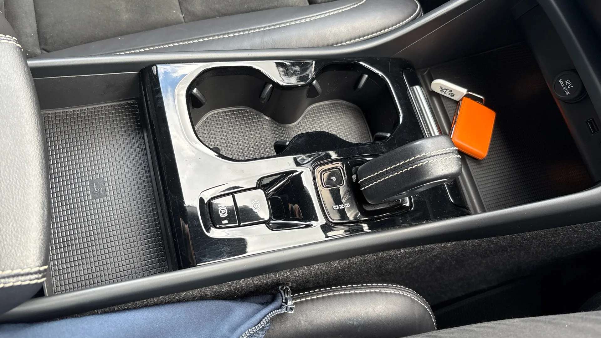 2021 VOLVO XC40 2021 VOLVO XC40