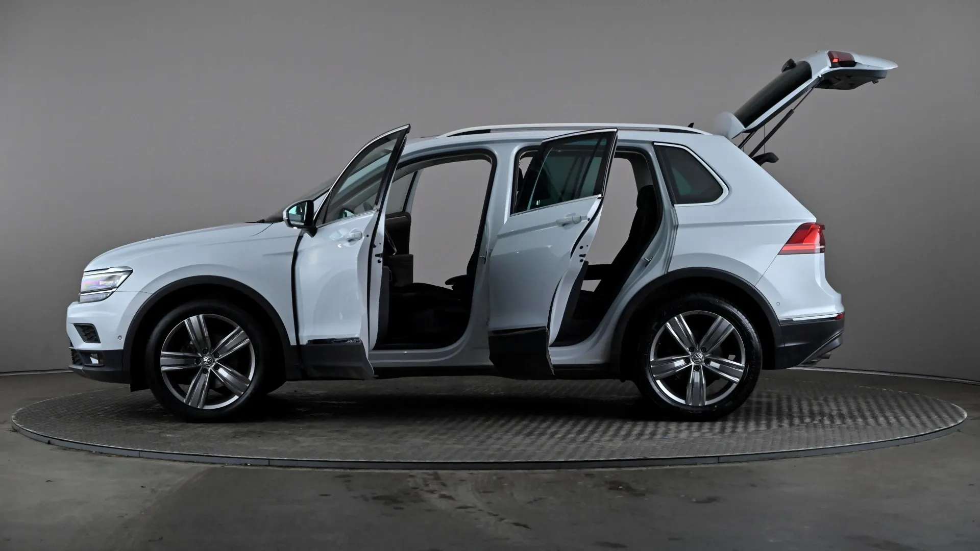 2018 VOLKSWAGEN TIGUAN 2018 VOLKSWAGEN TIGUAN