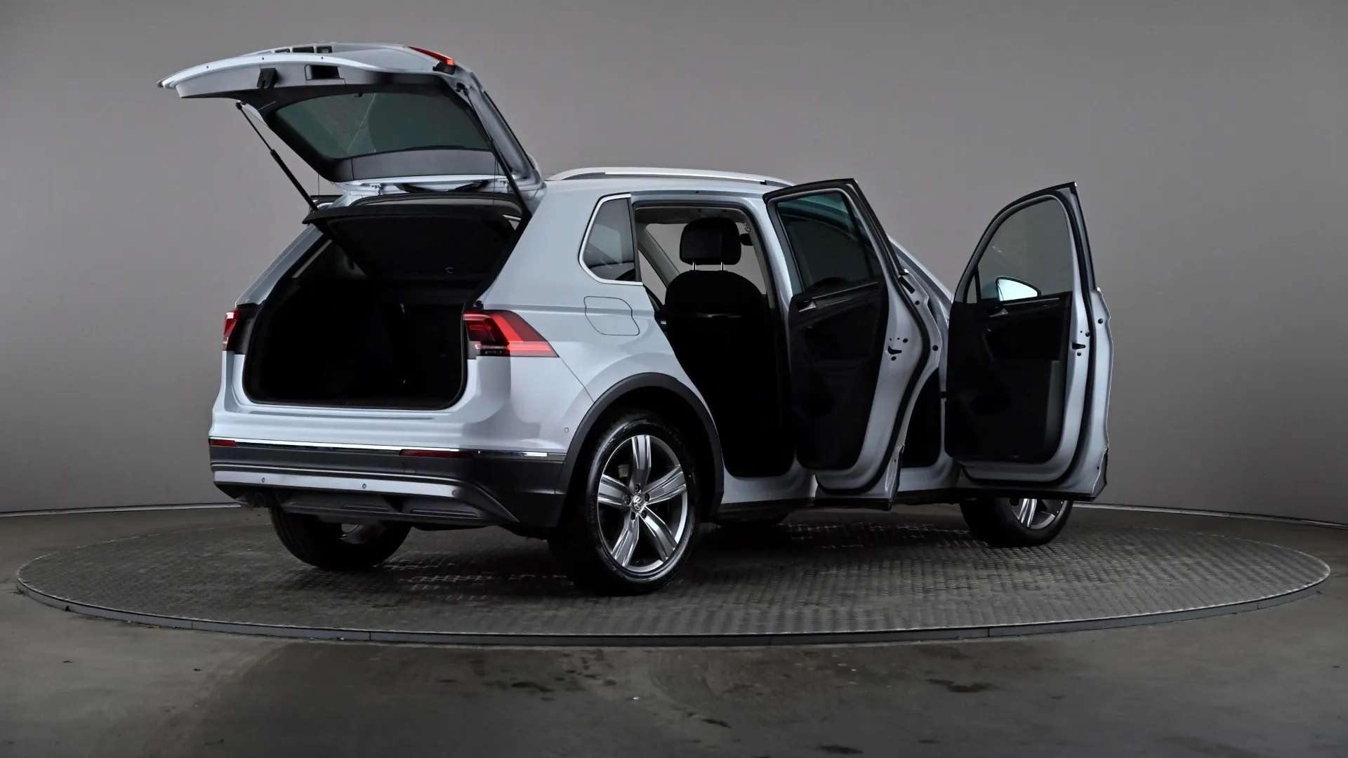 2018 VOLKSWAGEN TIGUAN 2018 VOLKSWAGEN TIGUAN