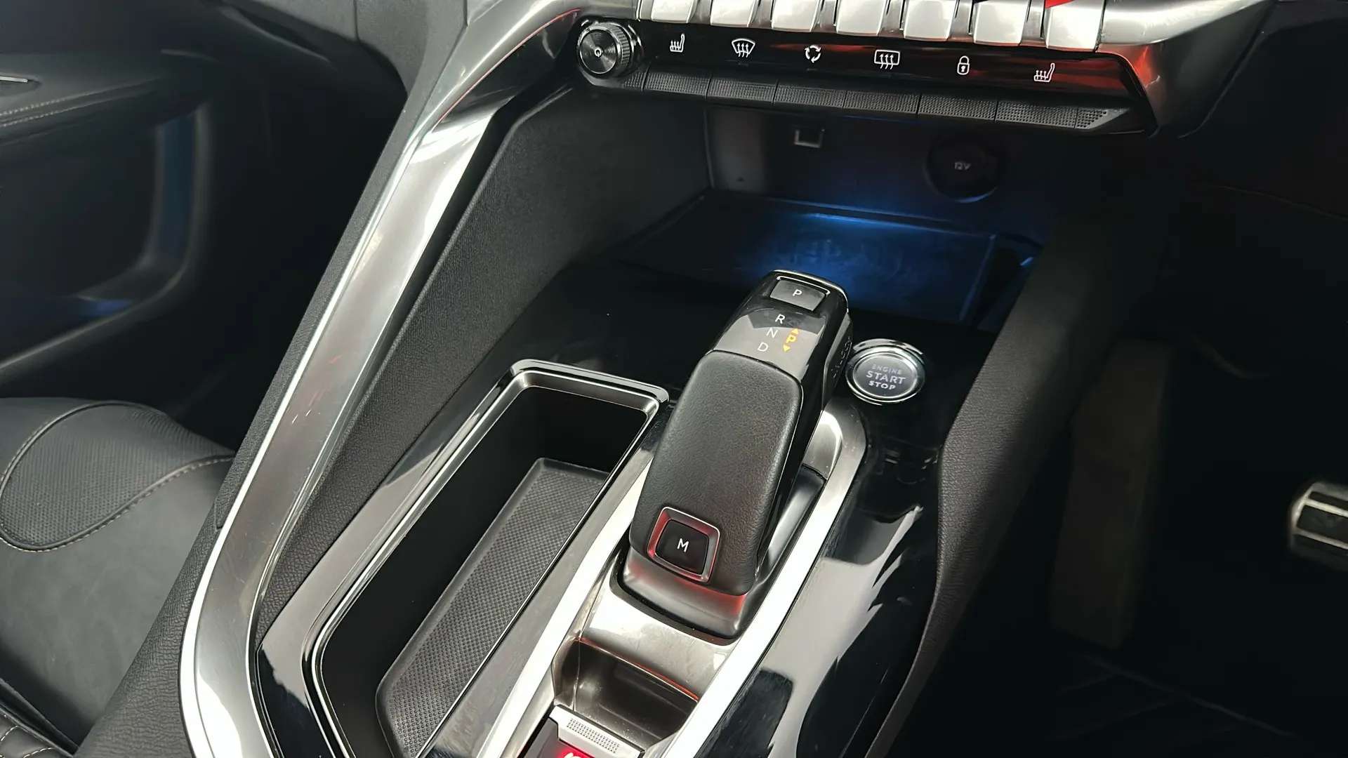 2020 PEUGEOT 3008 2020 PEUGEOT 3008