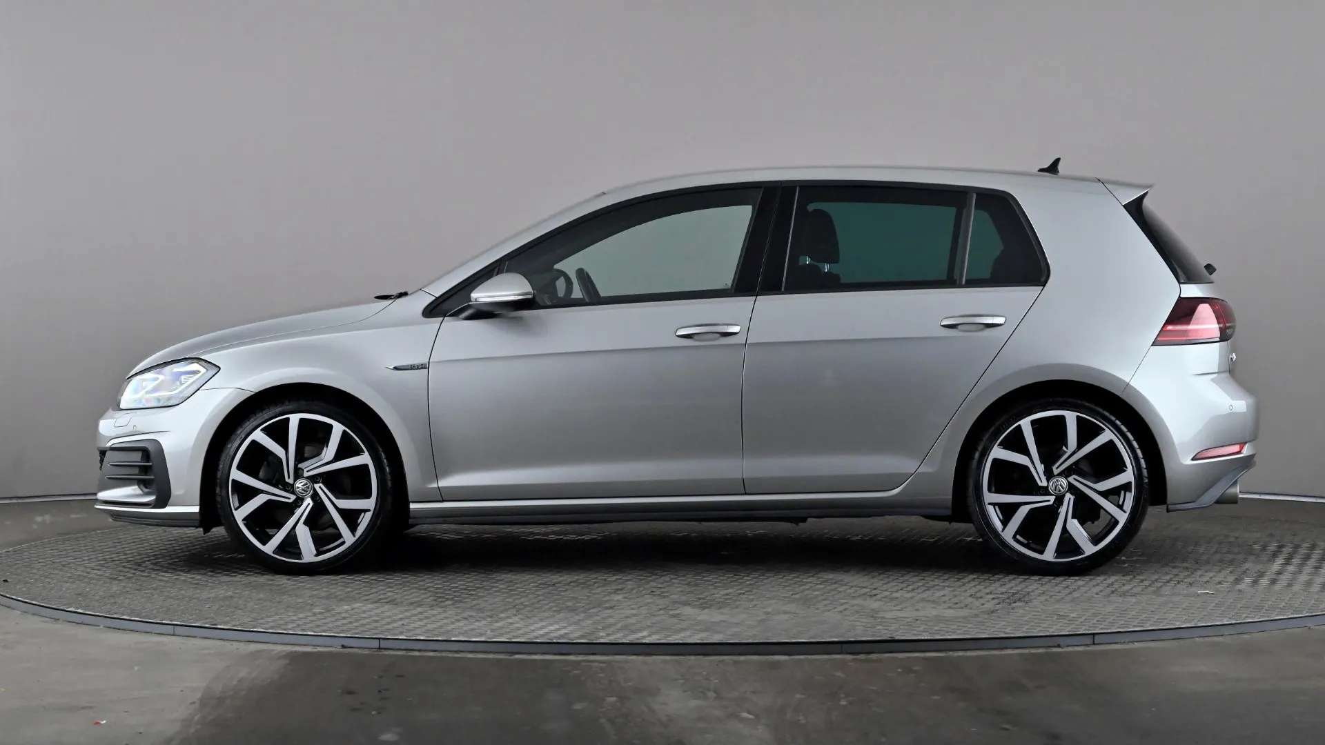 A 2019 VOLKSWAGEN GOLF 2.0 TDI 184 GTD DSG A 2019 VOLKSWAGEN GOLF 2.0 TDI 184 GTD DSG