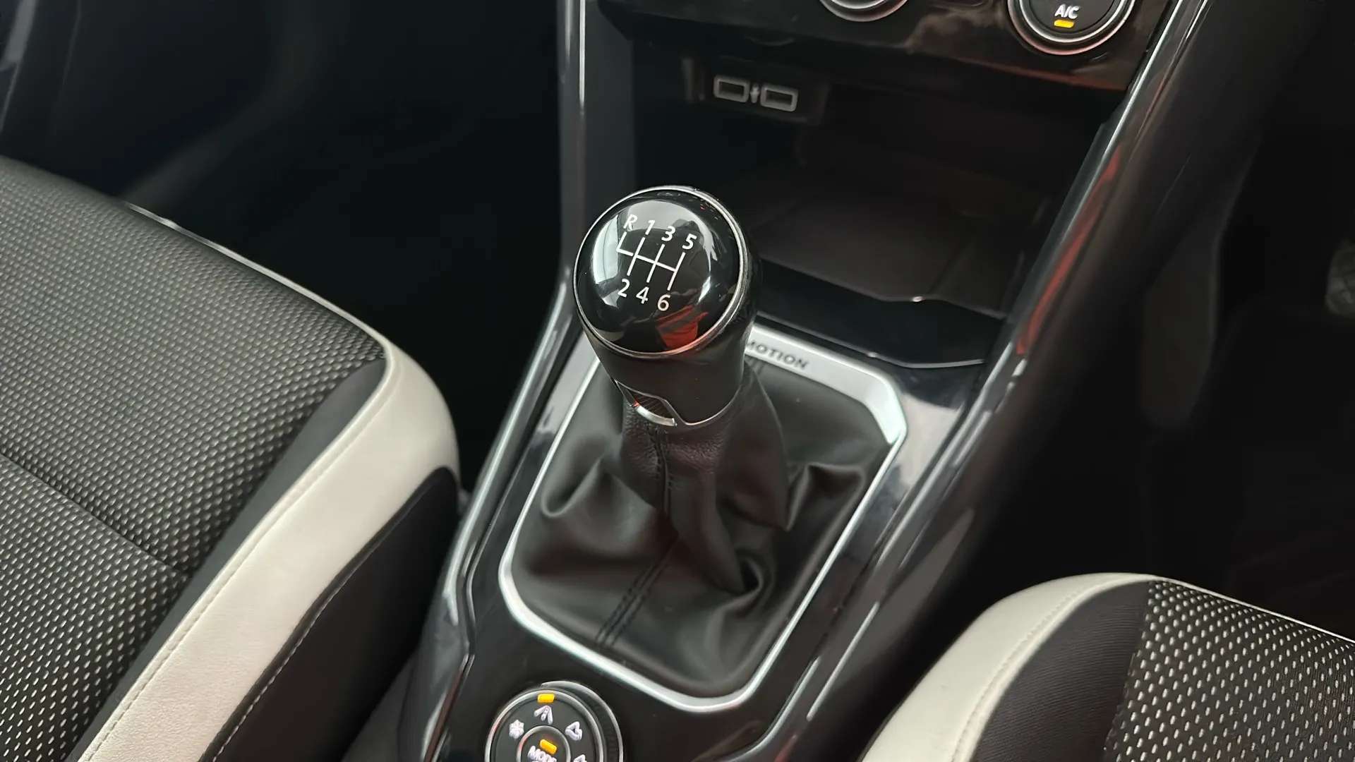 2018 VOLKSWAGEN T-ROC 2018 VOLKSWAGEN T-ROC