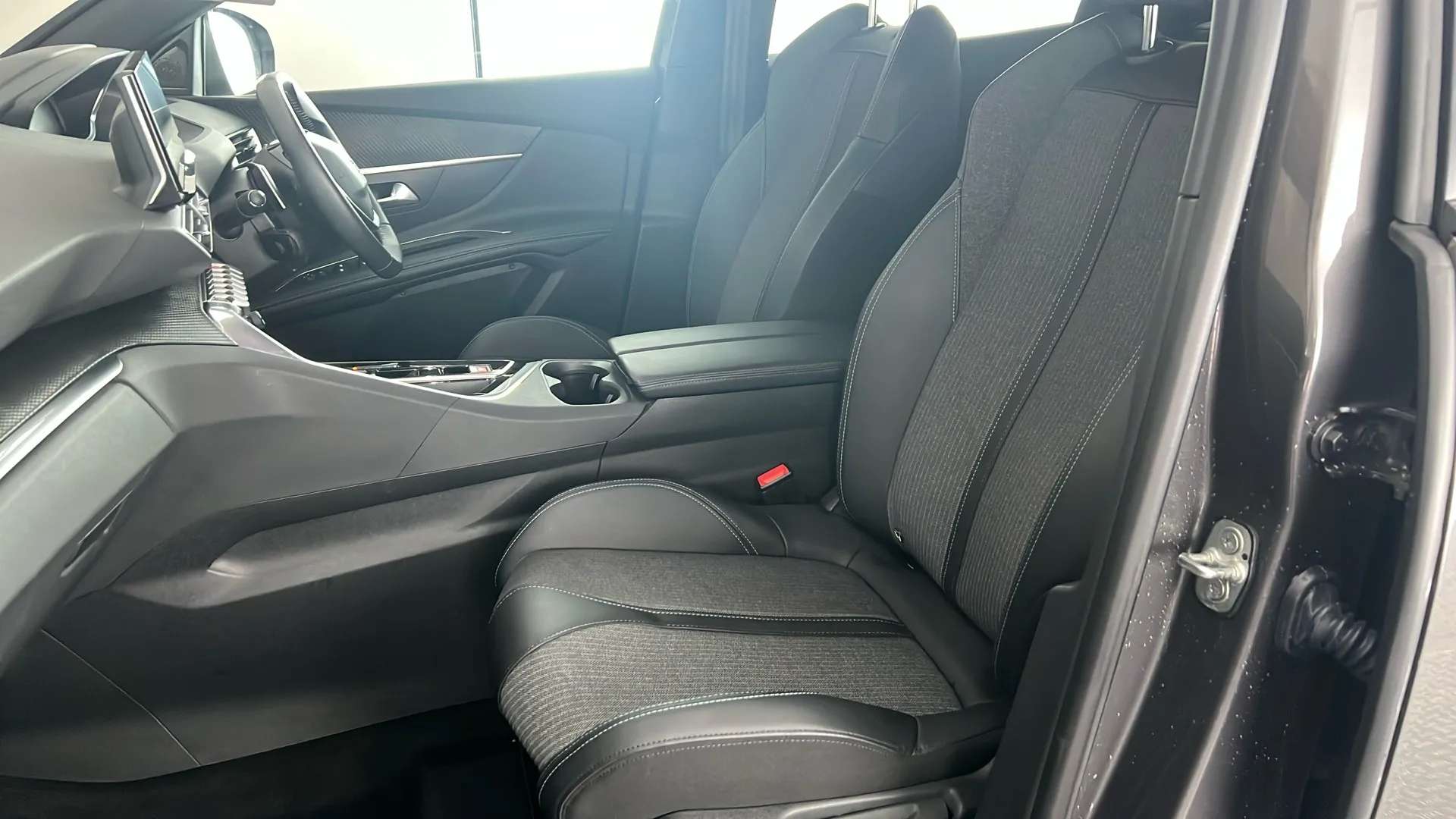 2023 PEUGEOT 3008 2023 PEUGEOT 3008