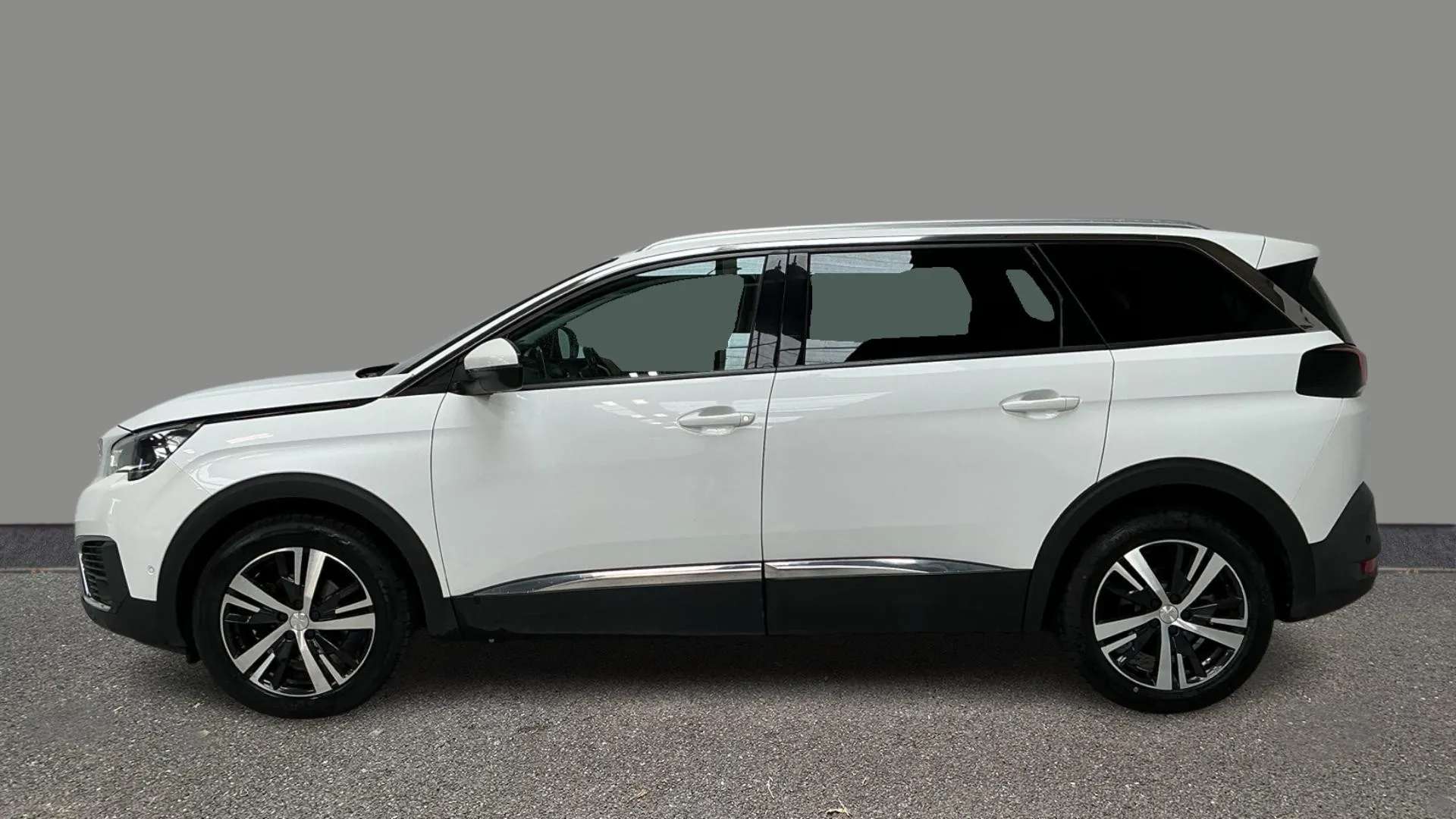 A 2018 PEUGEOT 5008 1.5 BlueHDi Allure EAT8 A 2018 PEUGEOT 5008 1.5 BlueHDi Allure EAT8