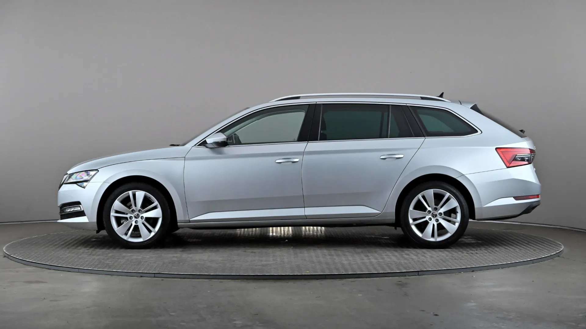 A 2022 SKODA SUPERB 2.0 TDI CR SE L DSG A 2022 SKODA SUPERB 2.0 TDI CR SE L DSG