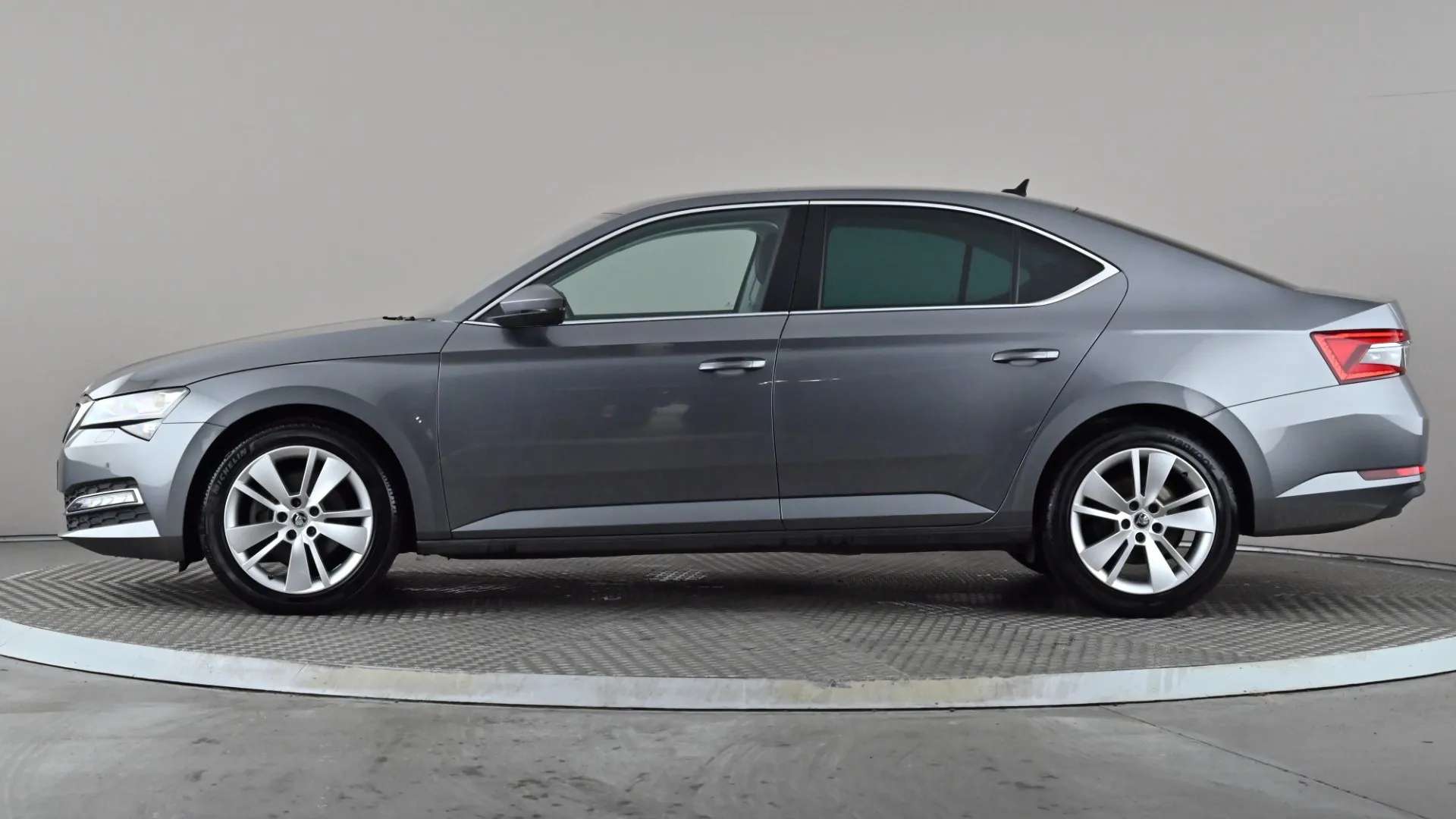 A 2022 SKODA SUPERB 2.0 TDI CR SE L DSG A 2022 SKODA SUPERB 2.0 TDI CR SE L DSG