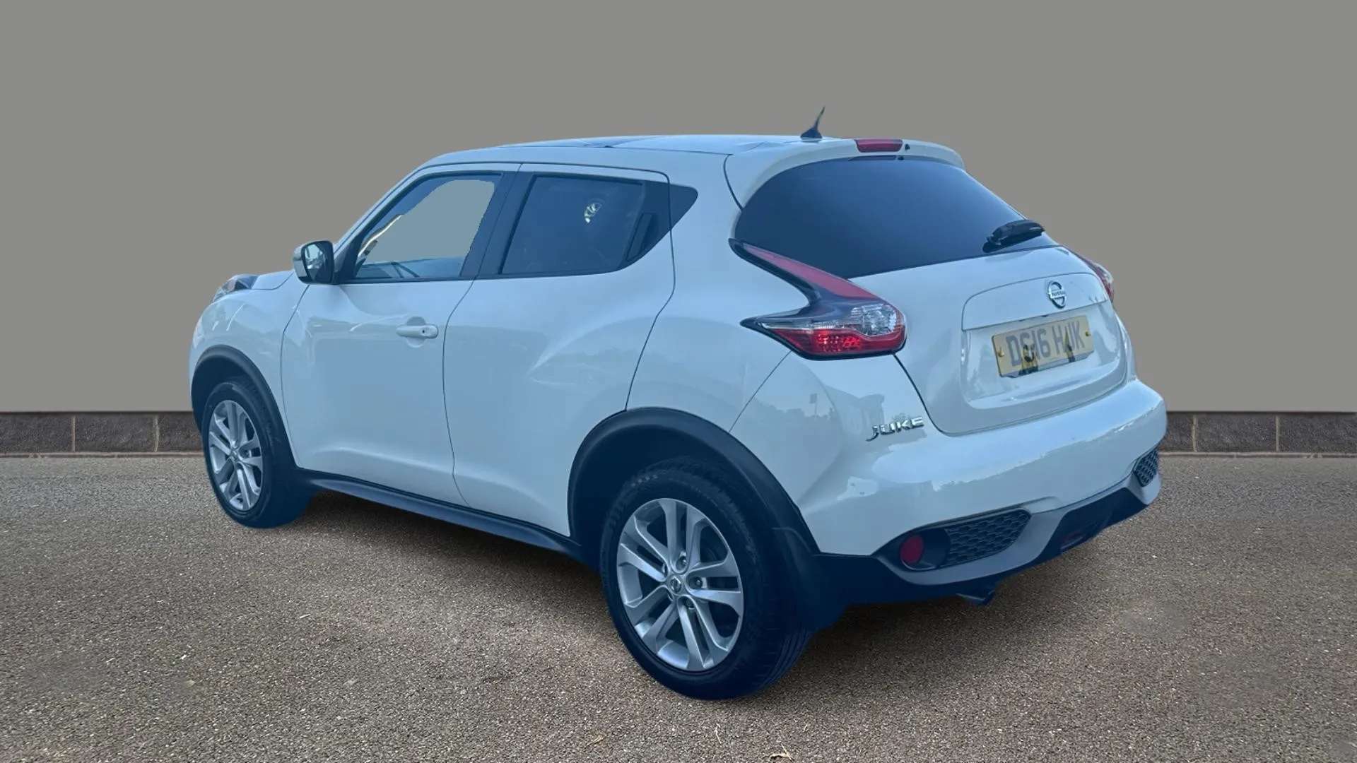 A 2016 NISSAN JUKE 1.2 DiG-T N-Connecta A 2016 NISSAN JUKE 1.2 DiG-T N-Connecta