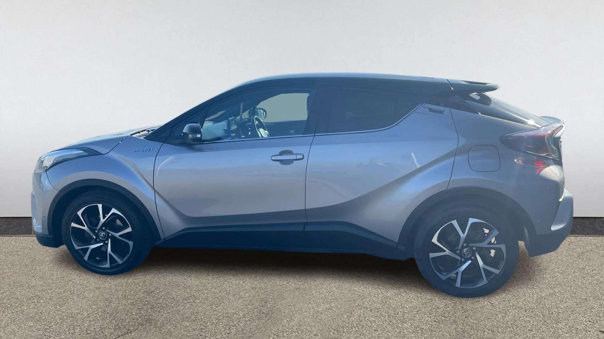 A 2018 TOYOTA C-HR 1.8 Hybrid Dynamic CVT A 2018 TOYOTA C-HR 1.8 Hybrid Dynamic CVT
