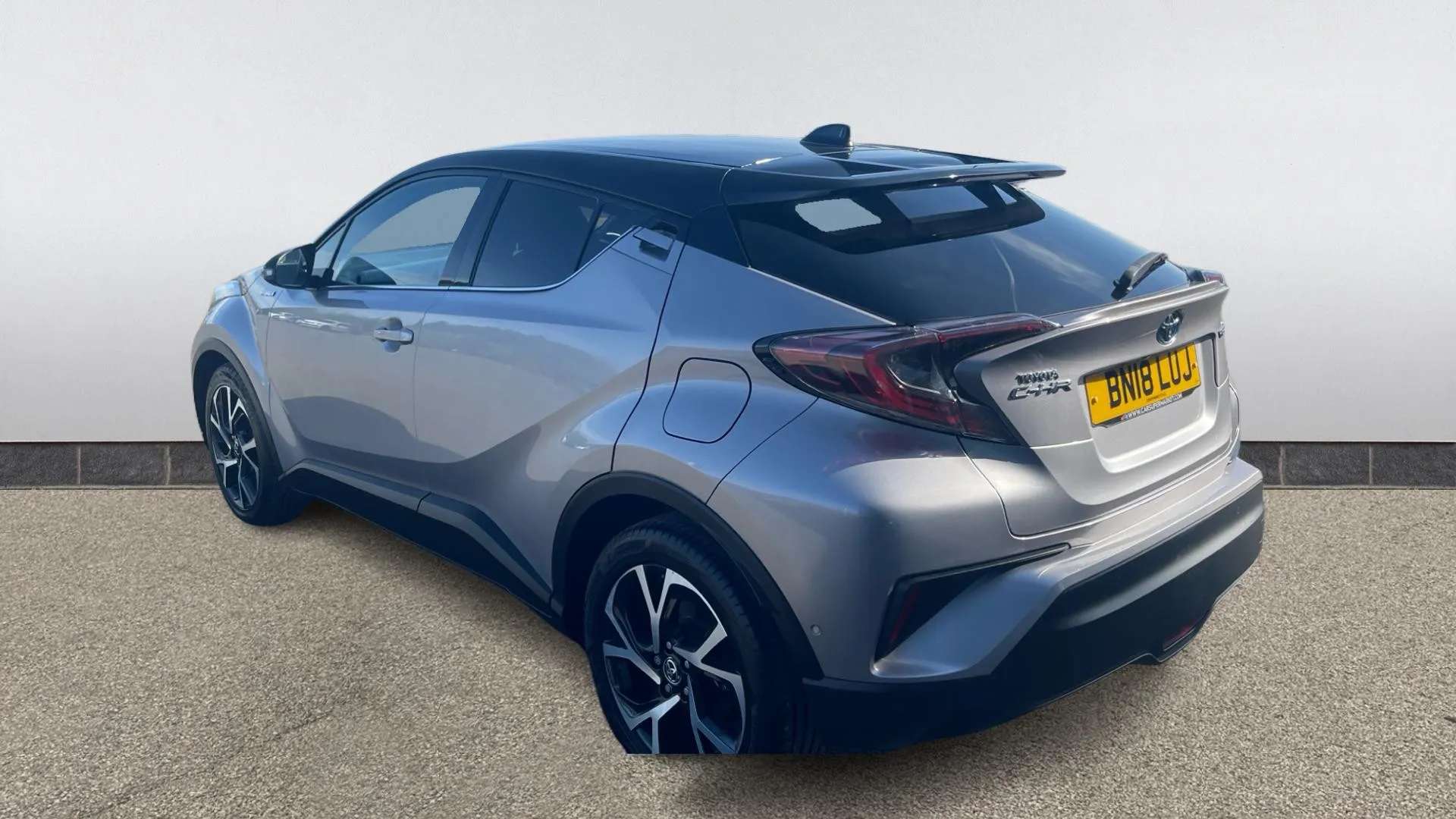 A 2018 TOYOTA C-HR 1.8 Hybrid Dynamic CVT A 2018 TOYOTA C-HR 1.8 Hybrid Dynamic CVT