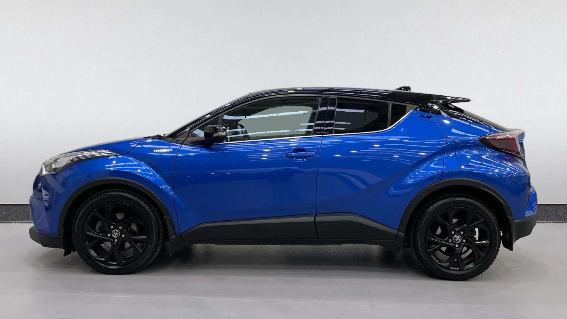 A 2018 TOYOTA C-HR 1.8 Hybrid Dynamic CVT A 2018 TOYOTA C-HR 1.8 Hybrid Dynamic CVT