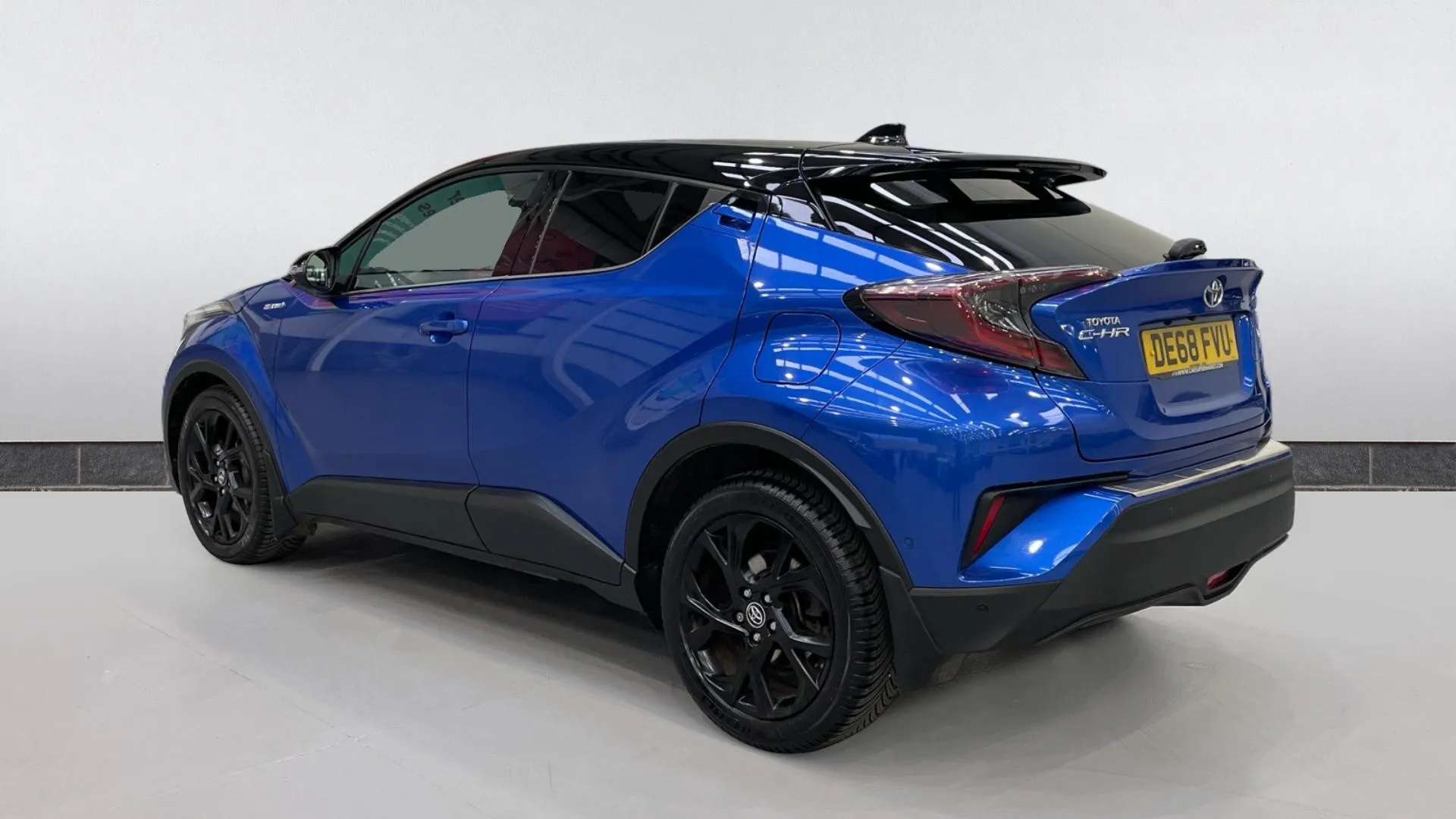A 2018 TOYOTA C-HR 1.8 Hybrid Dynamic CVT A 2018 TOYOTA C-HR 1.8 Hybrid Dynamic CVT