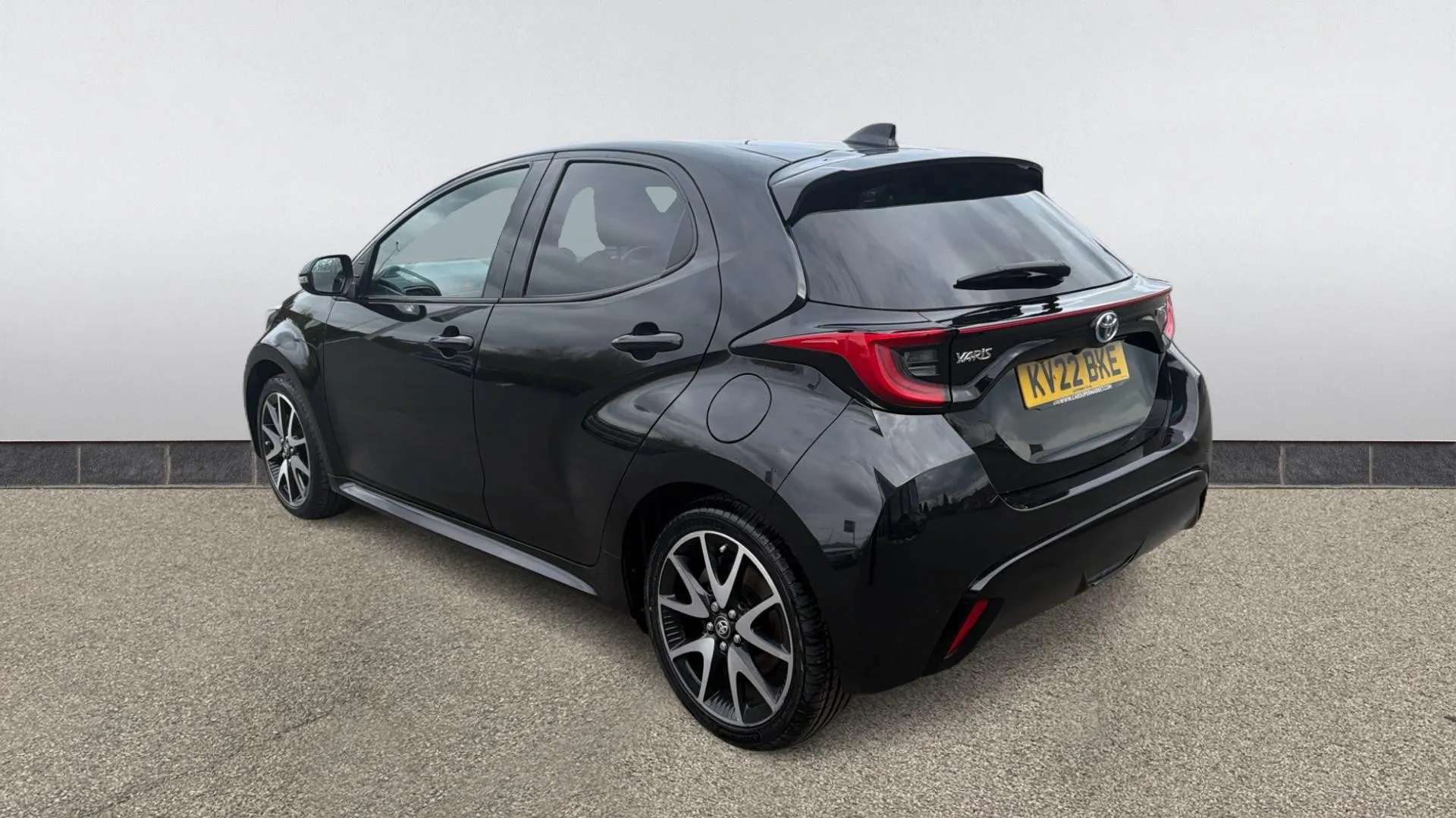 A 2022 TOYOTA YARIS 1.5 Hybrid Dynamic CVT A 2022 TOYOTA YARIS 1.5 Hybrid Dynamic CVT