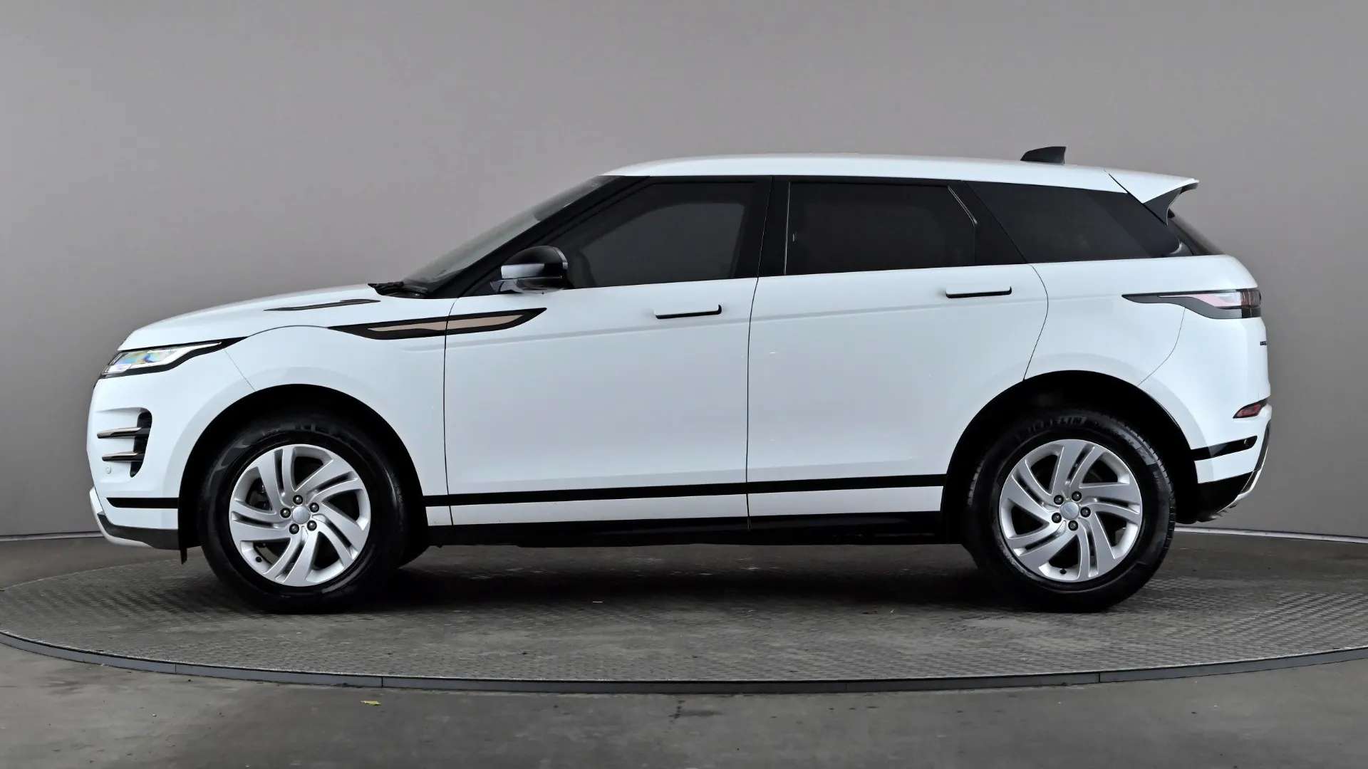 A 2022 LAND ROVER RANGE ROVER EVOQUE 2.0 D200 R-Dynamic S Auto A 2022 LAND ROVER RANGE ROVER EVOQUE 2.0 D200 R-Dynamic S Auto