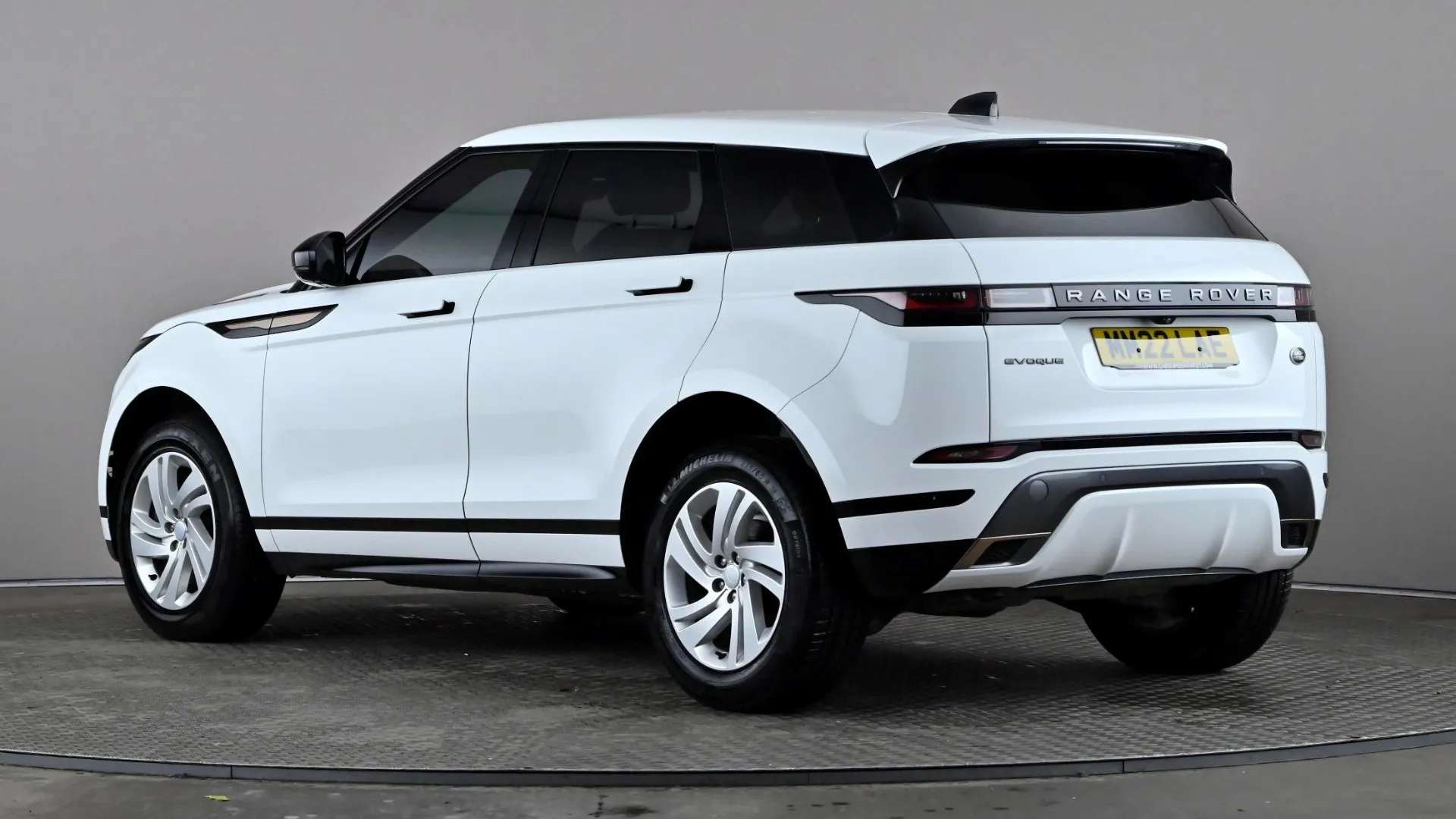 A 2022 LAND ROVER RANGE ROVER EVOQUE 2.0 D200 R-Dynamic S Auto A 2022 LAND ROVER RANGE ROVER EVOQUE 2.0 D200 R-Dynamic S Auto