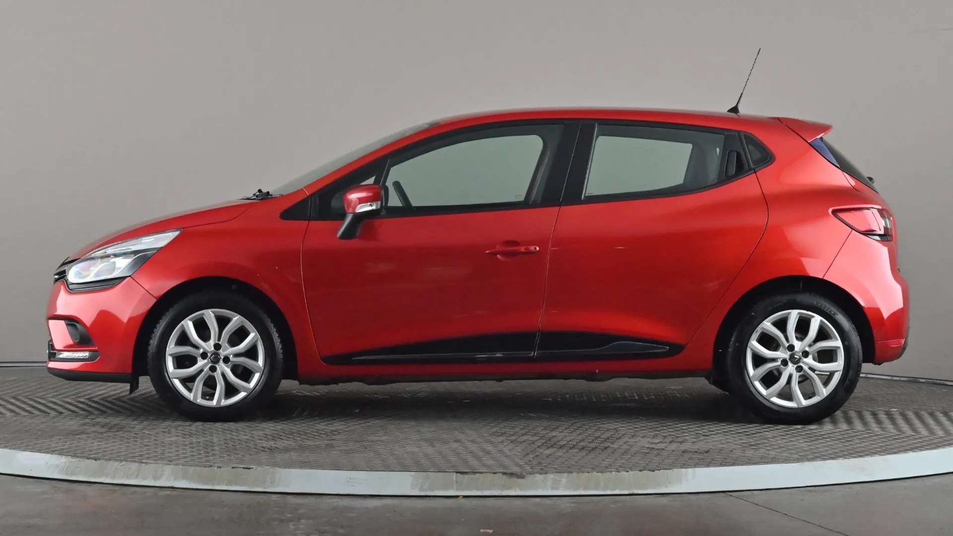 A 2018 RENAULT CLIO 1.2 16V Dynamique Nav A 2018 RENAULT CLIO 1.2 16V Dynamique Nav